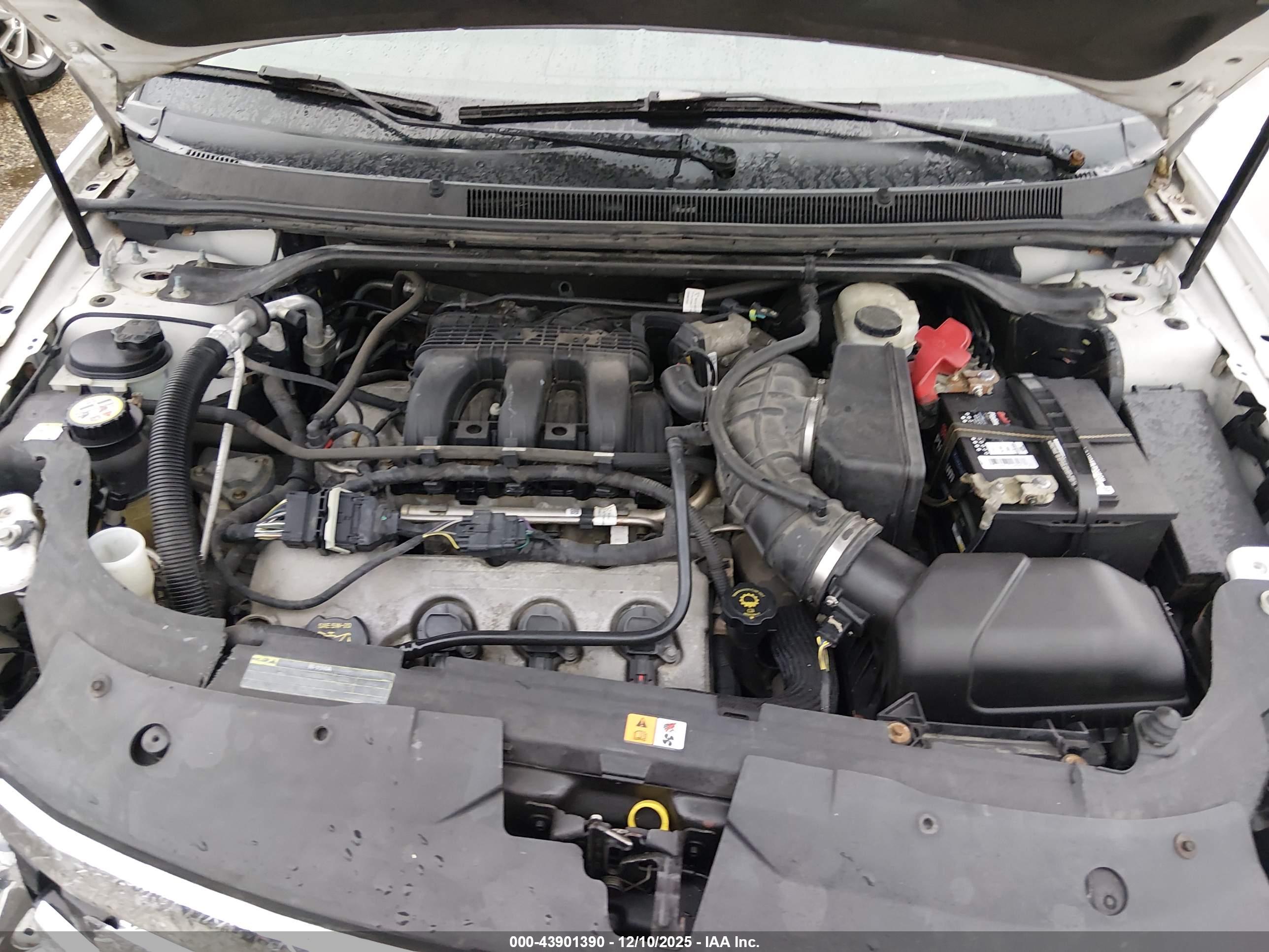FORD TAURUS image 10