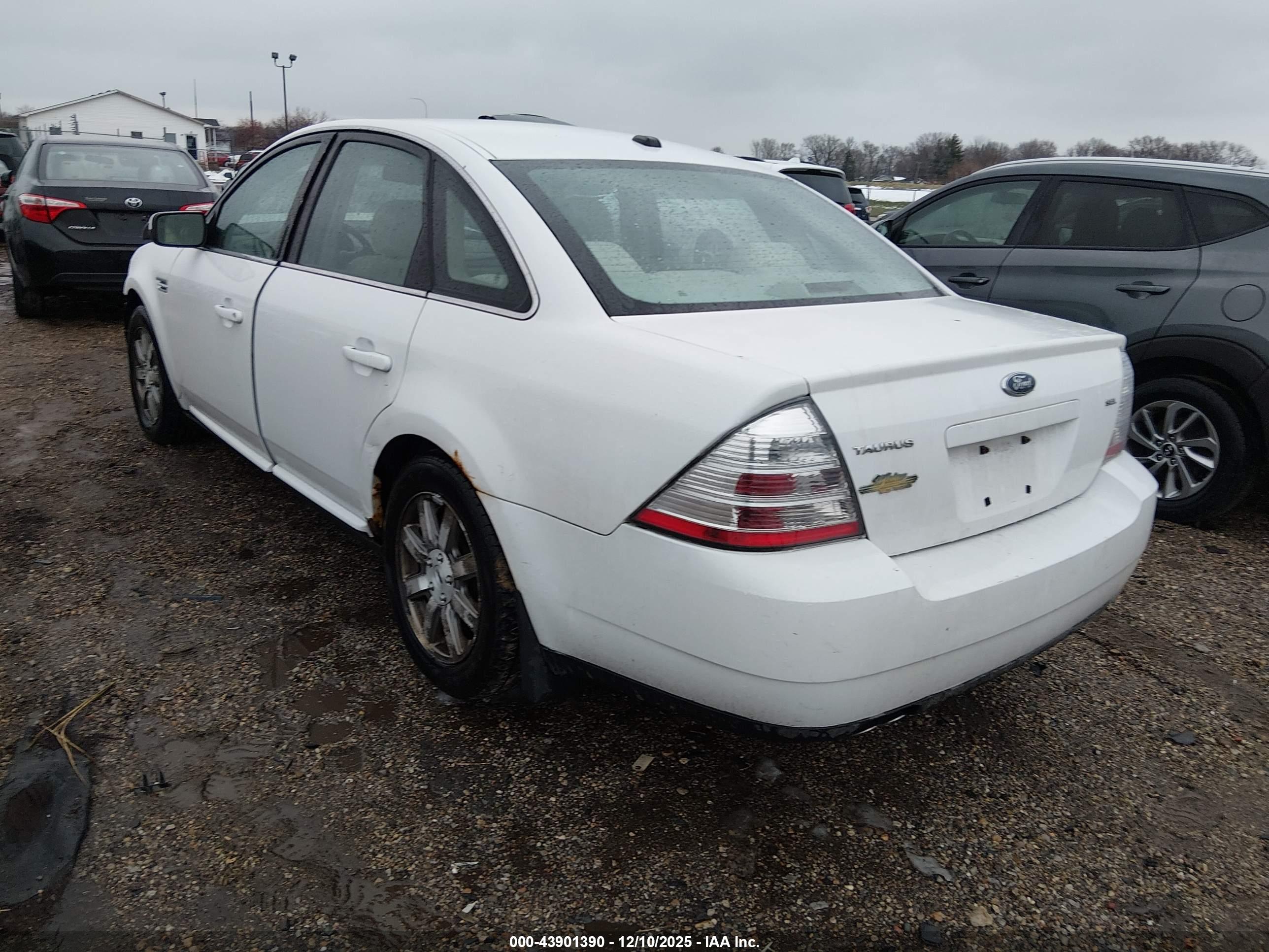 FORD TAURUS image 3