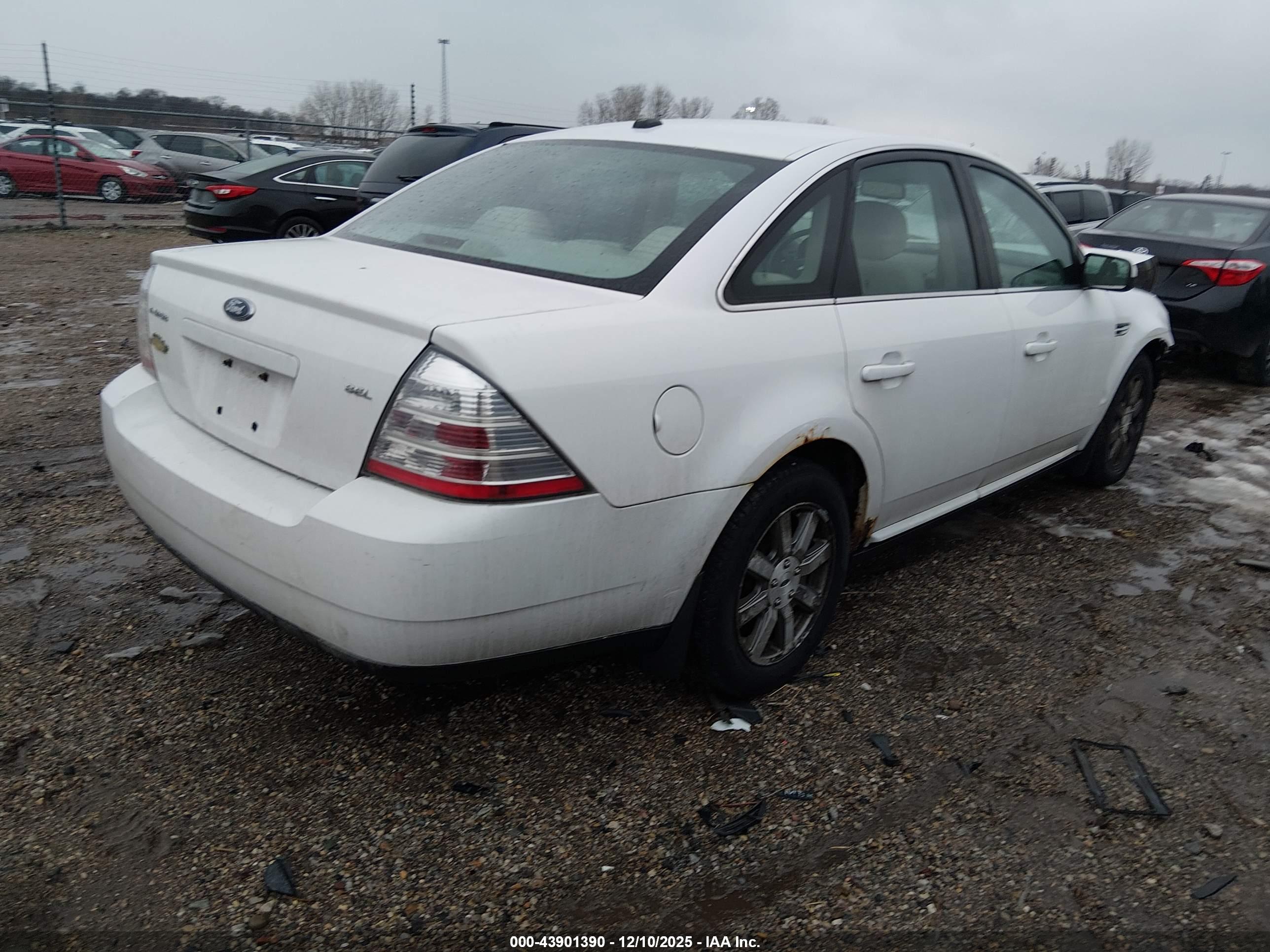 FORD TAURUS image 4