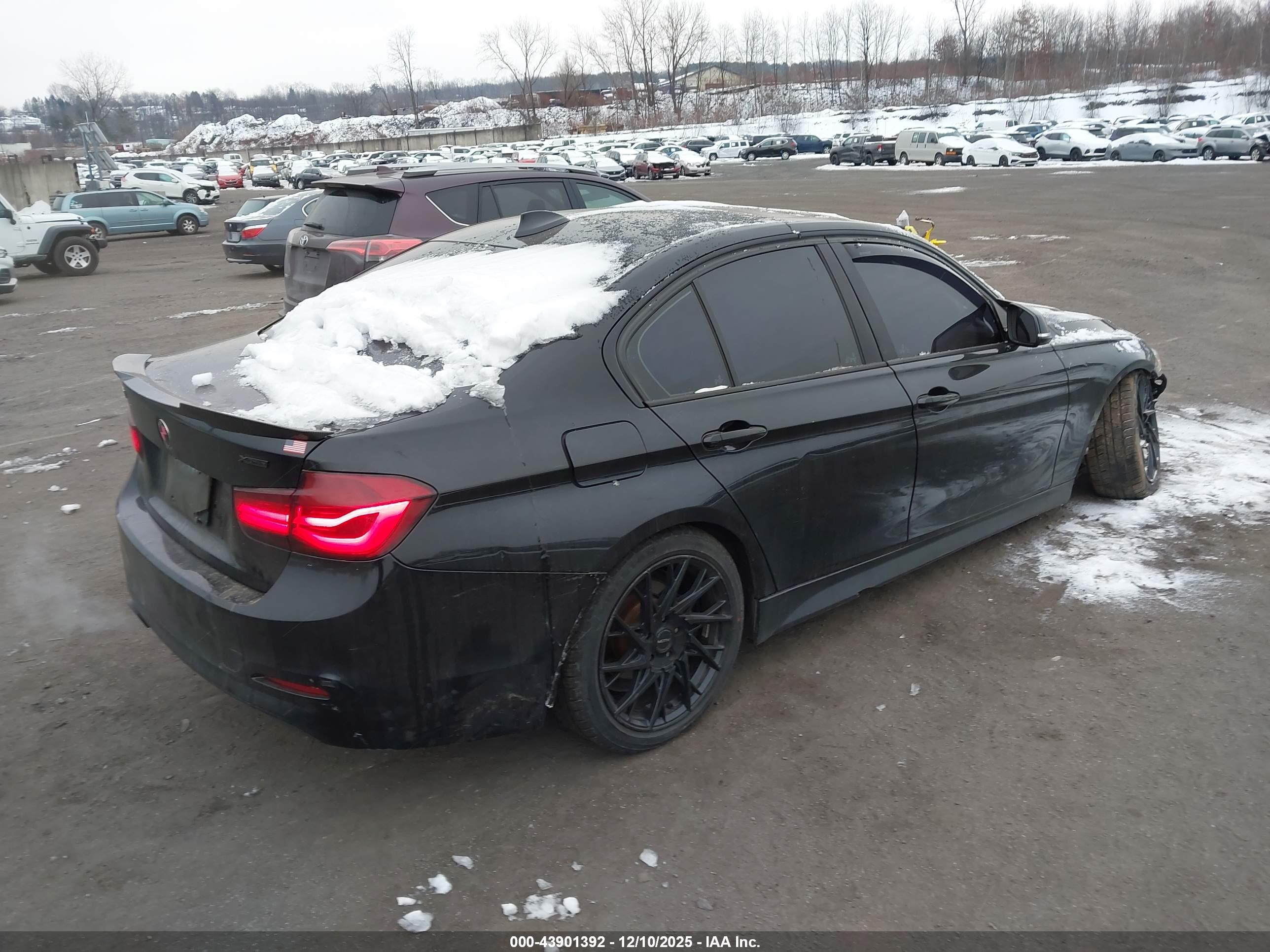 BMW 320I image 4