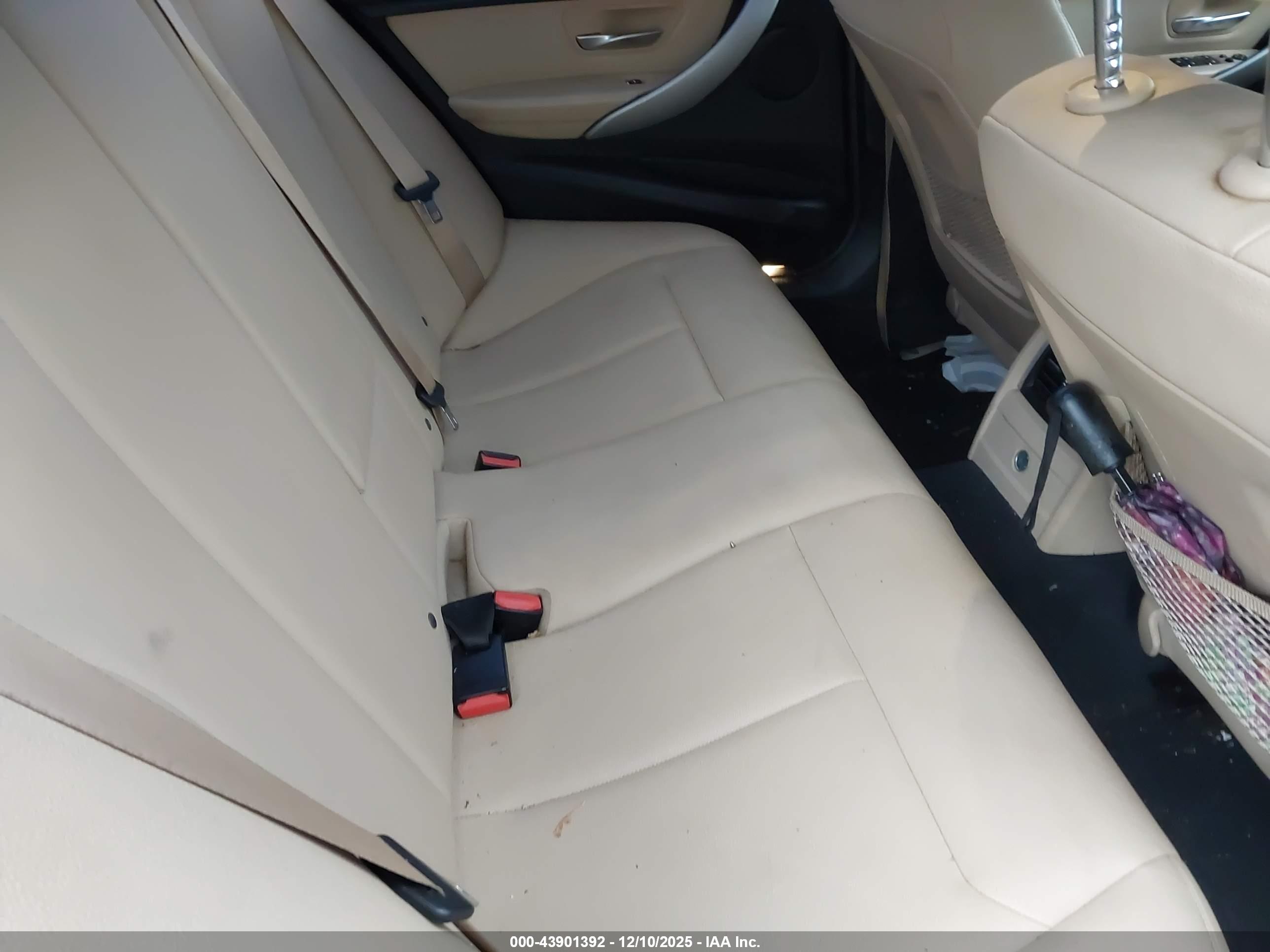 BMW 320I image 8