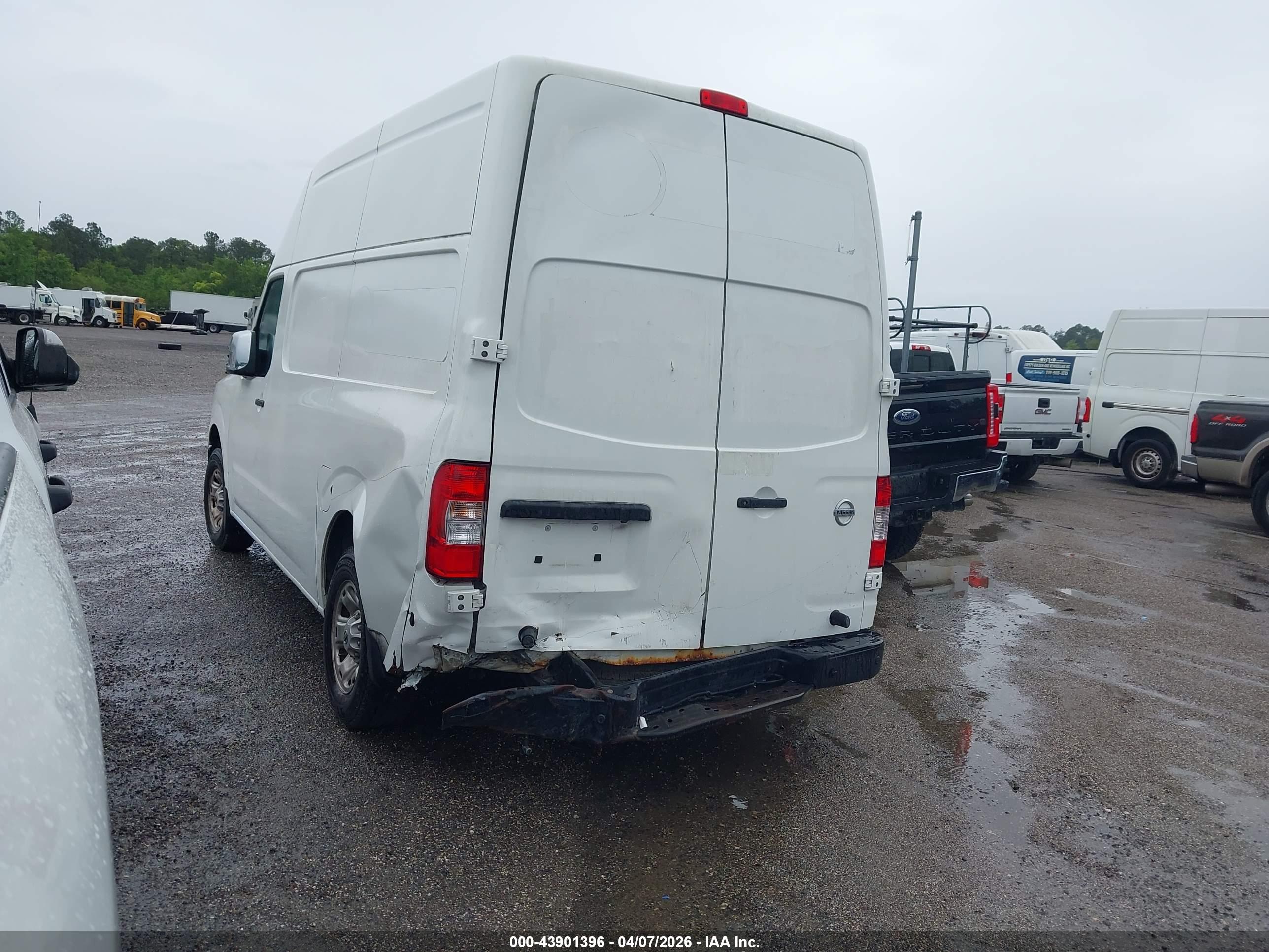 NISSAN NV image 3