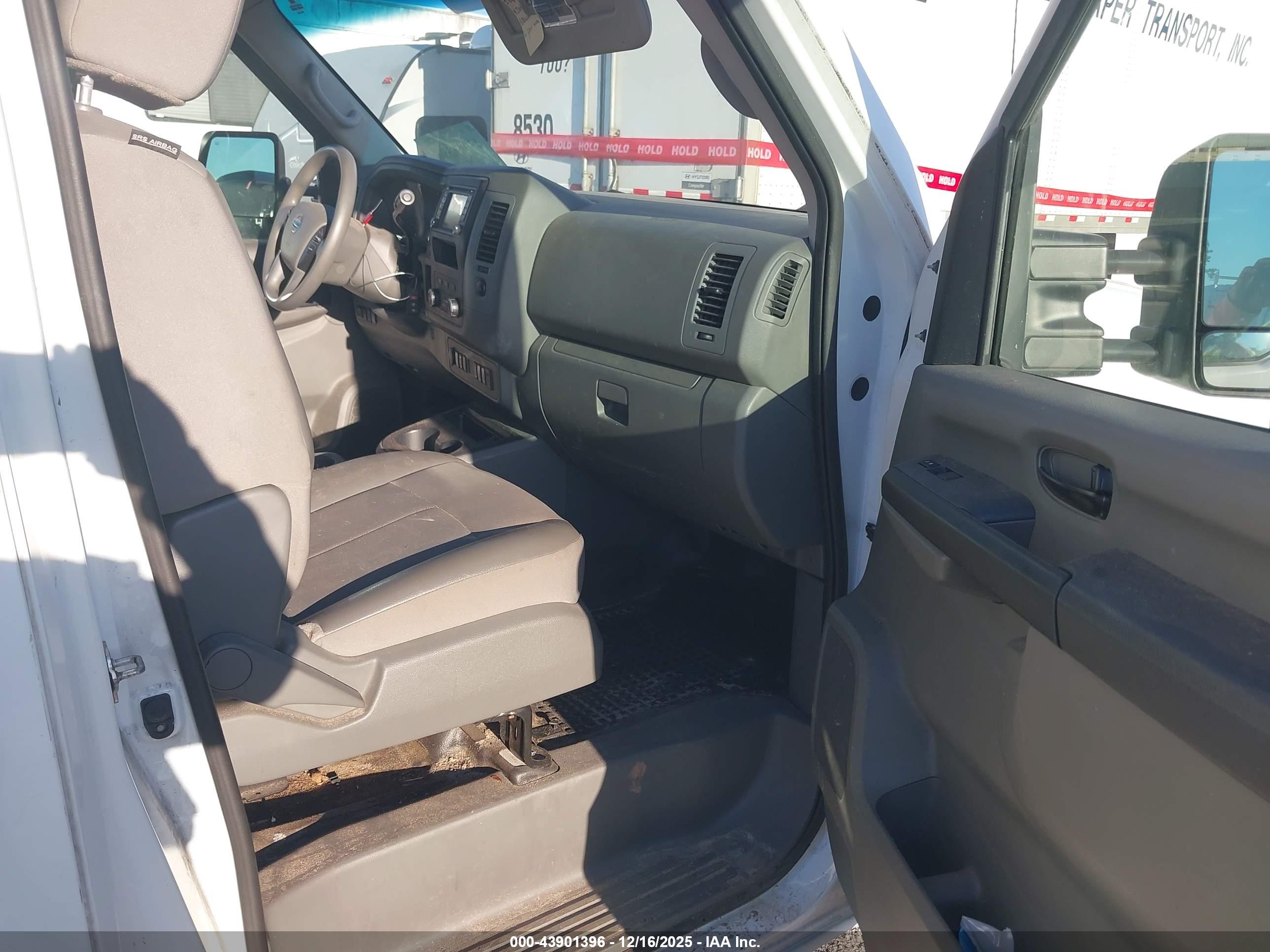 NISSAN NV image 5
