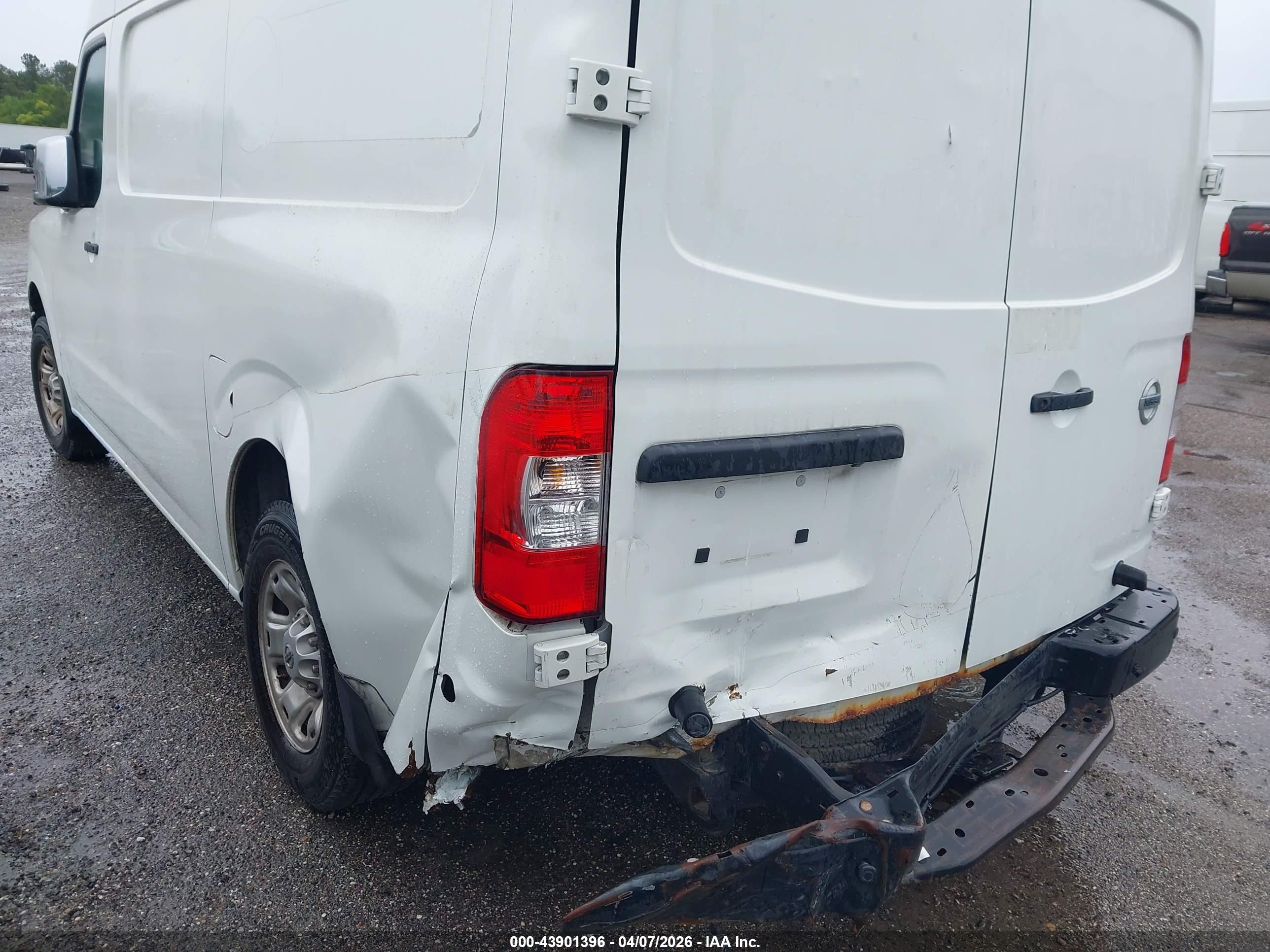 NISSAN NV image 6