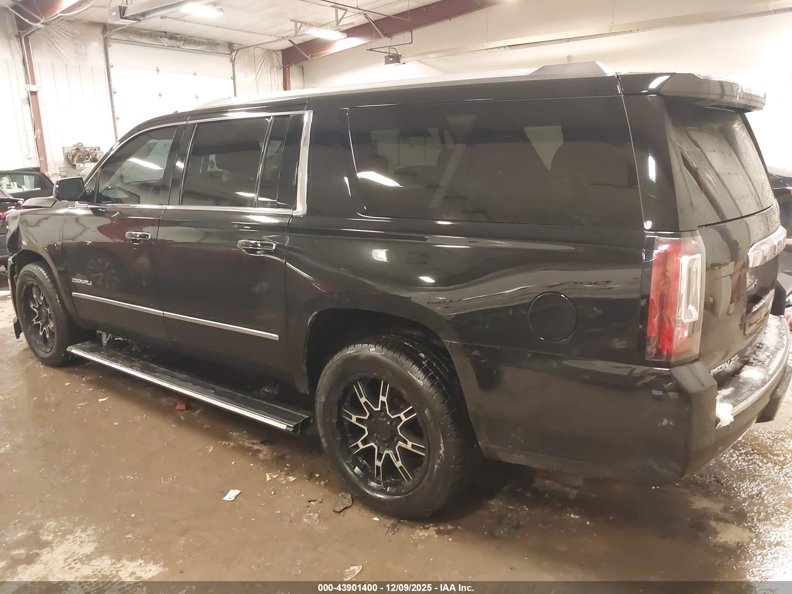GMC YUKON image 3