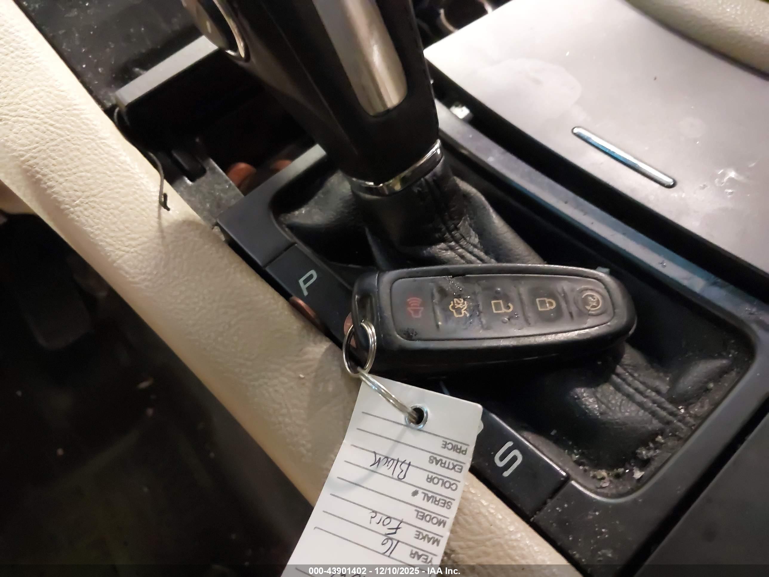FORD TAURUS image 11