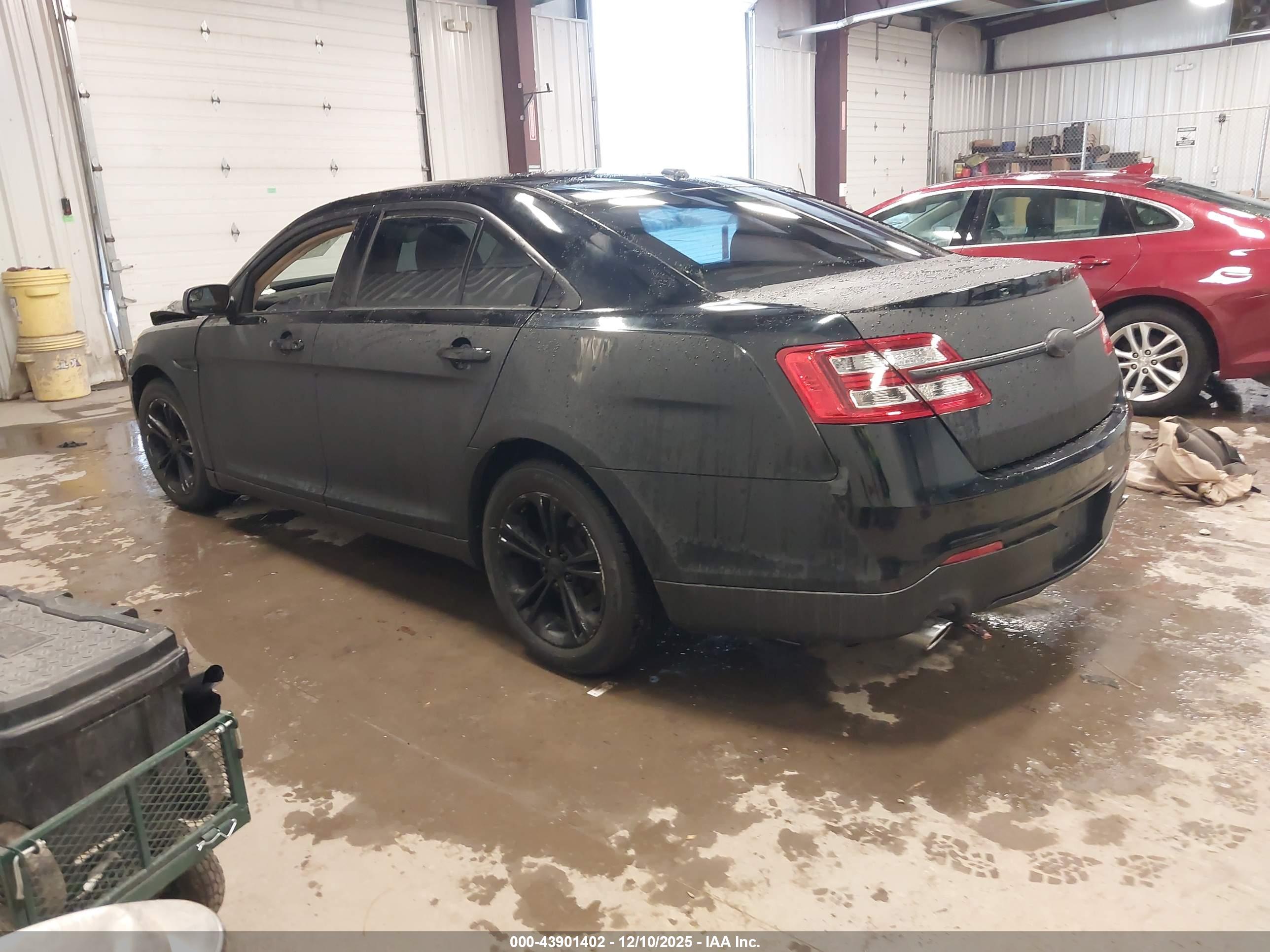 FORD TAURUS image 3