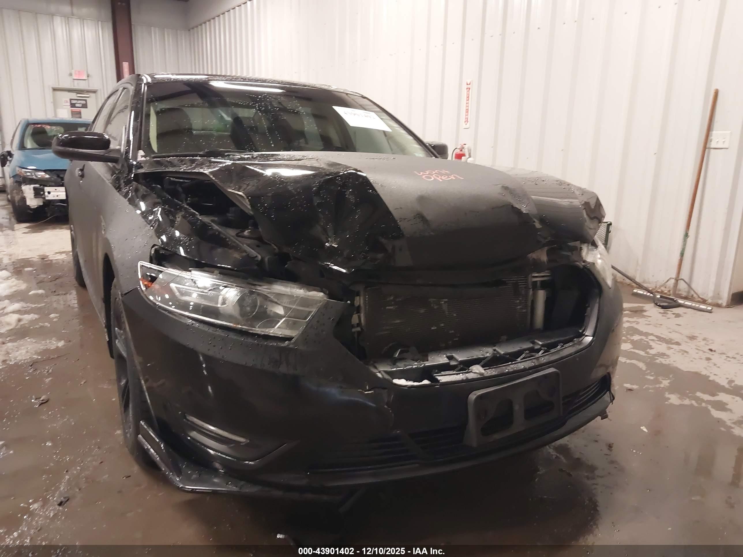 FORD TAURUS image 6