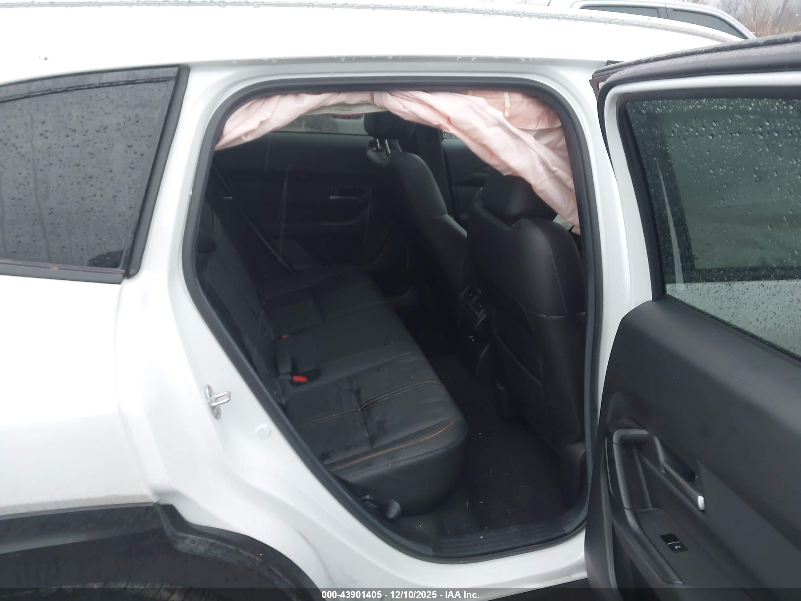 MAZDA CX-50 image 8