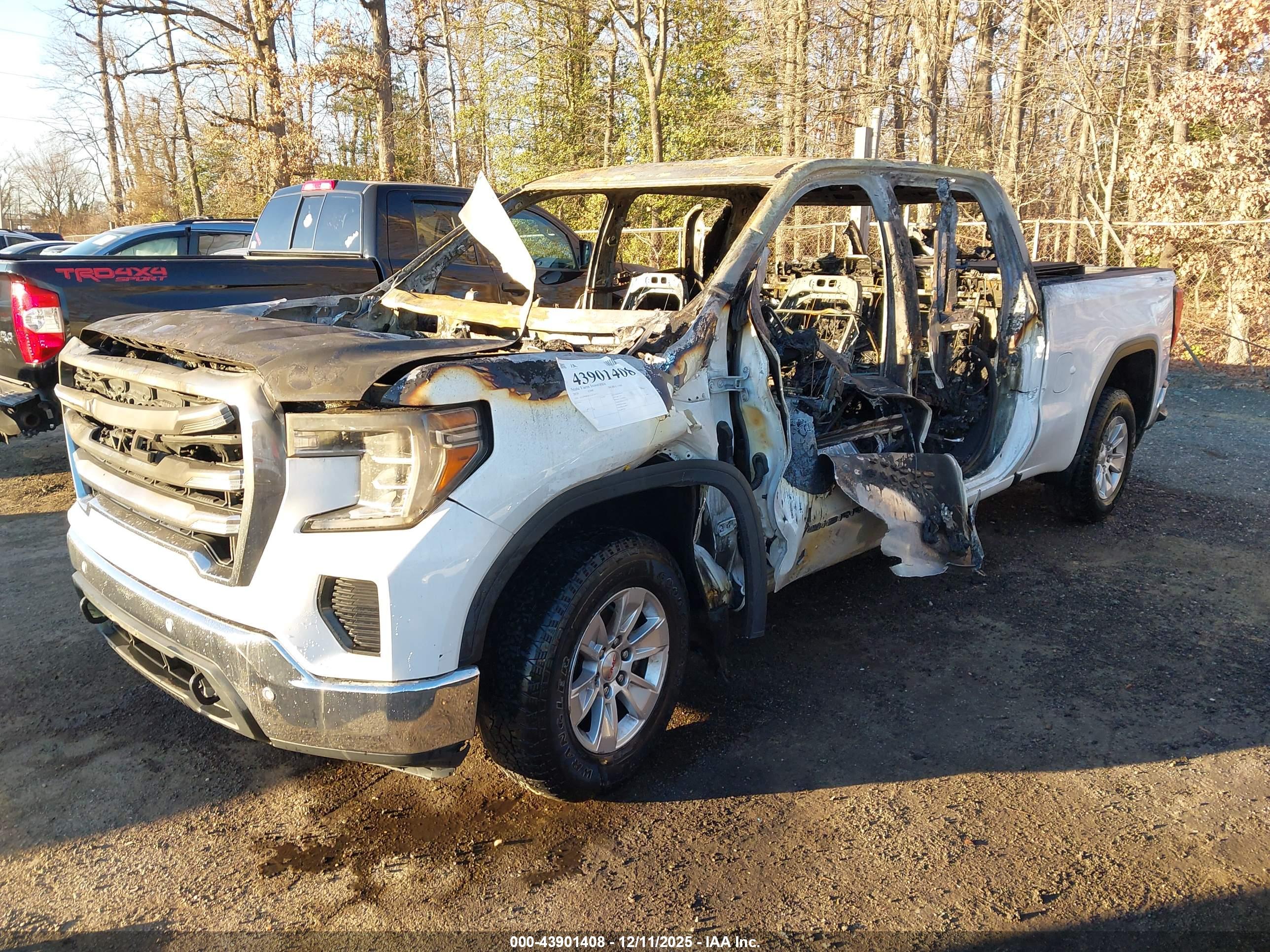 GMC SIERRA image 2
