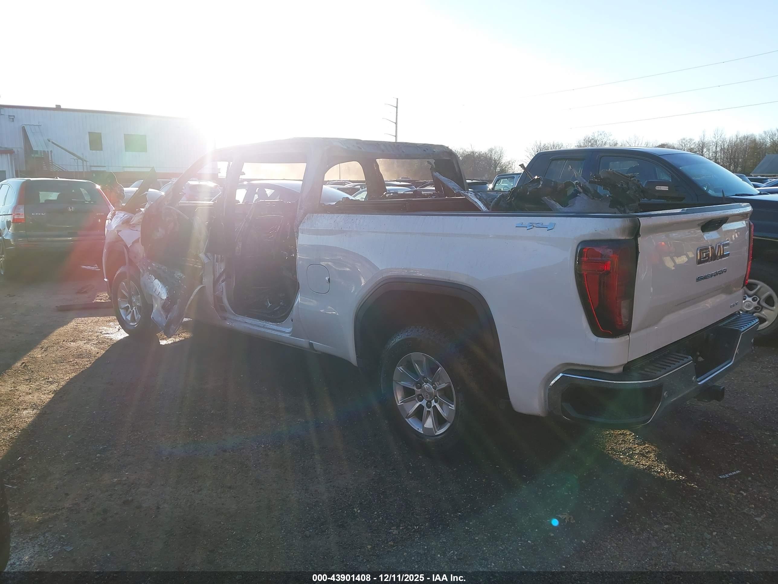 GMC SIERRA image 3