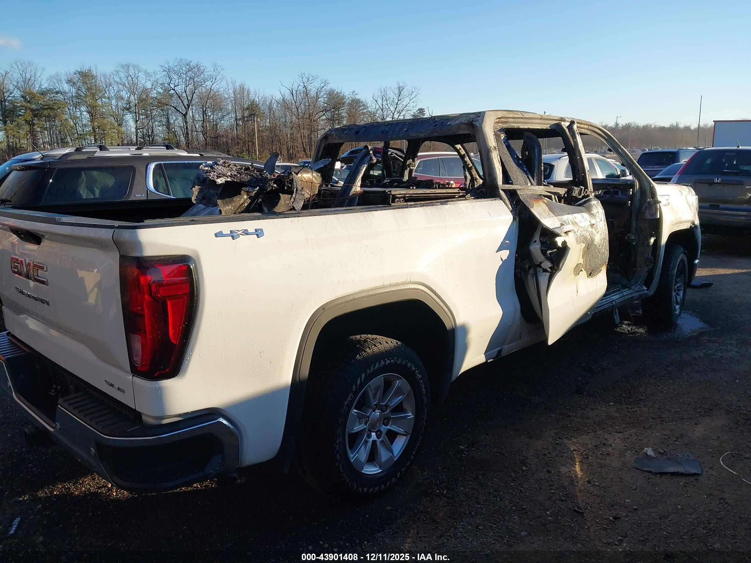 GMC SIERRA image 4