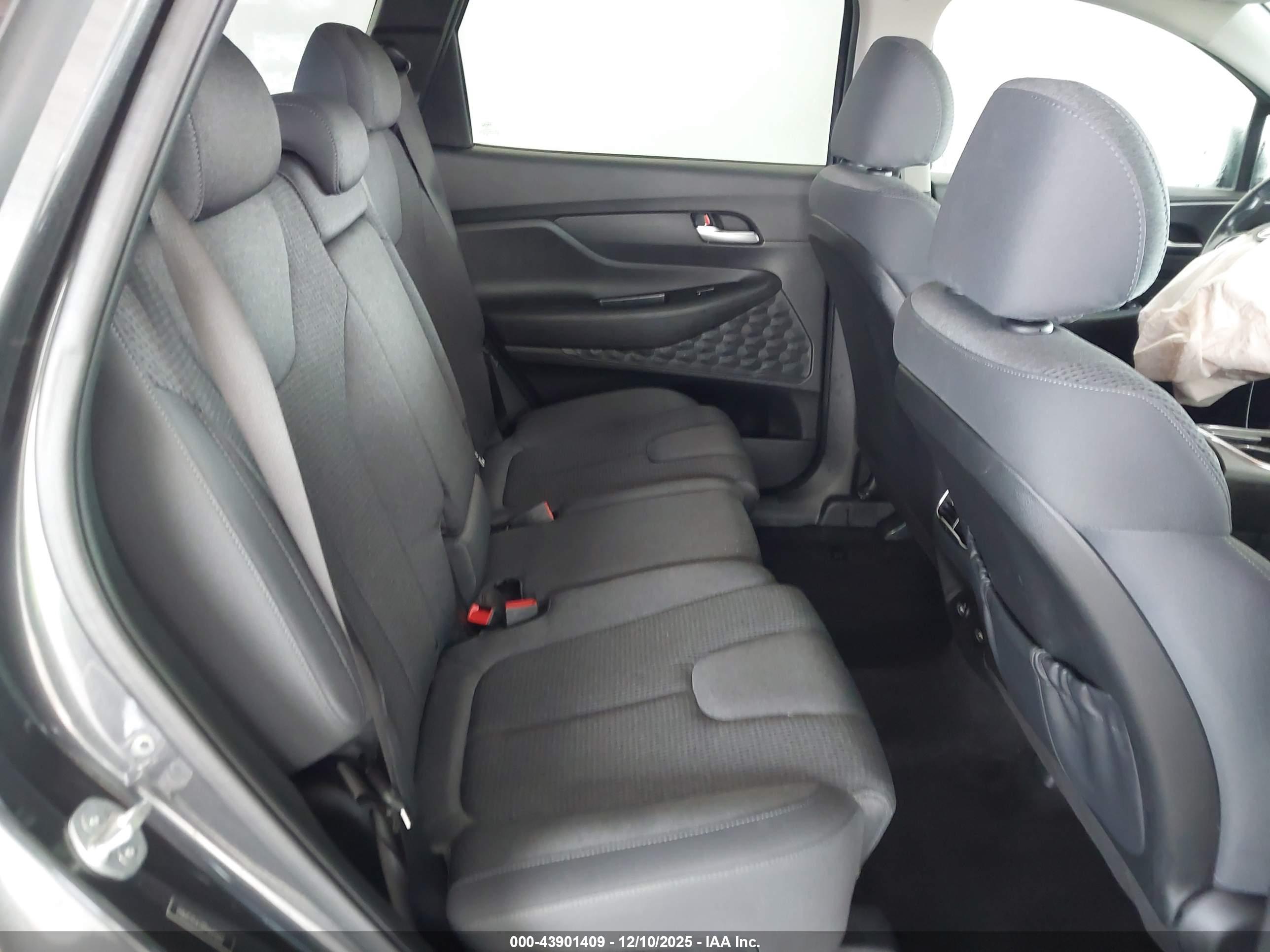 HYUNDAI SANTA image 8
