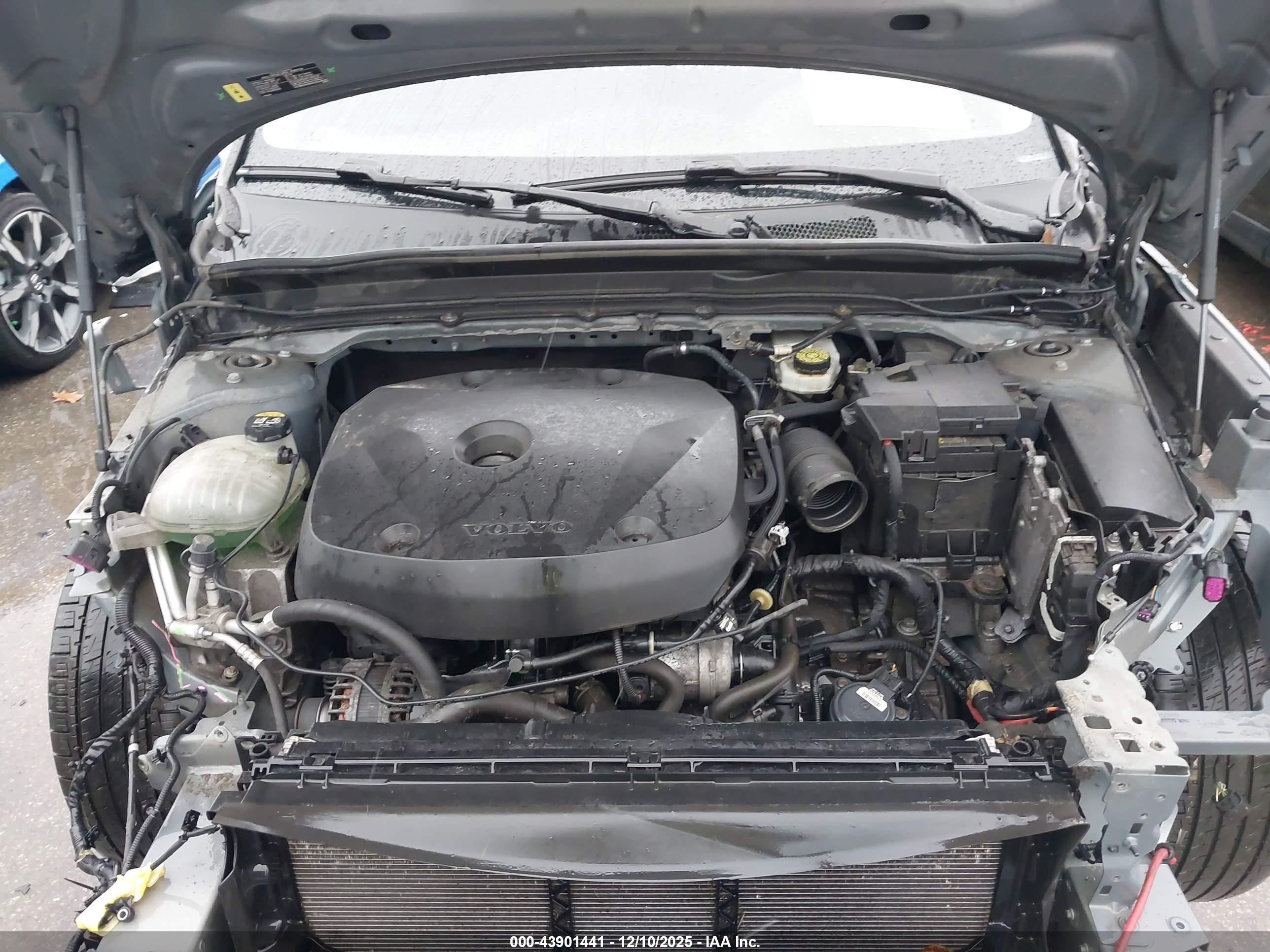 VOLVO XC40 image 10