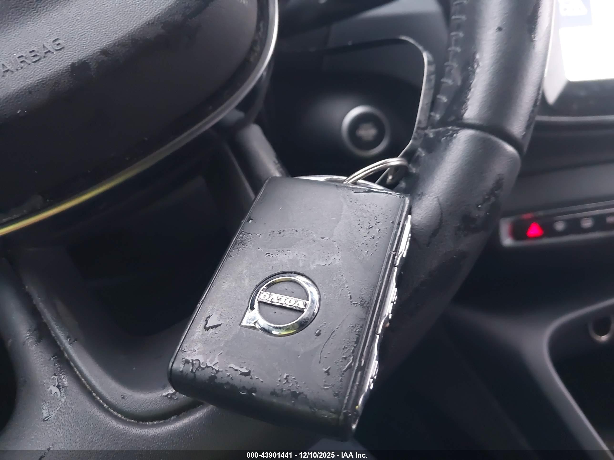 VOLVO XC40 image 11