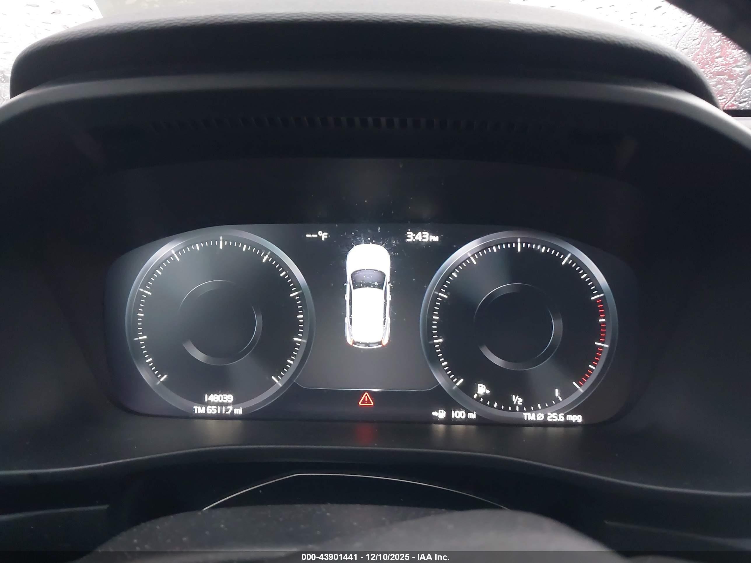 VOLVO XC40 image 7