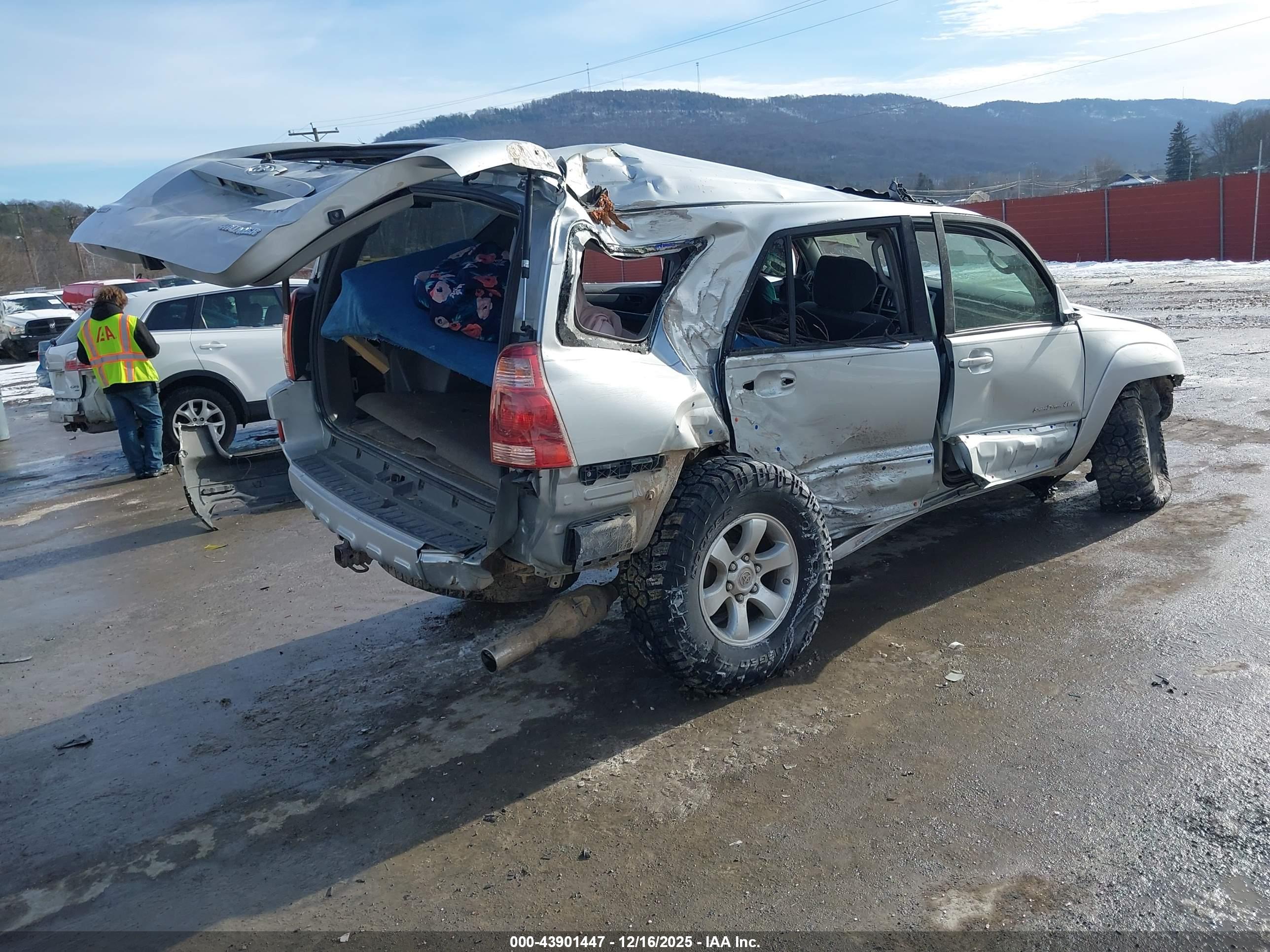 TOYOTA 4RUNNER image 4