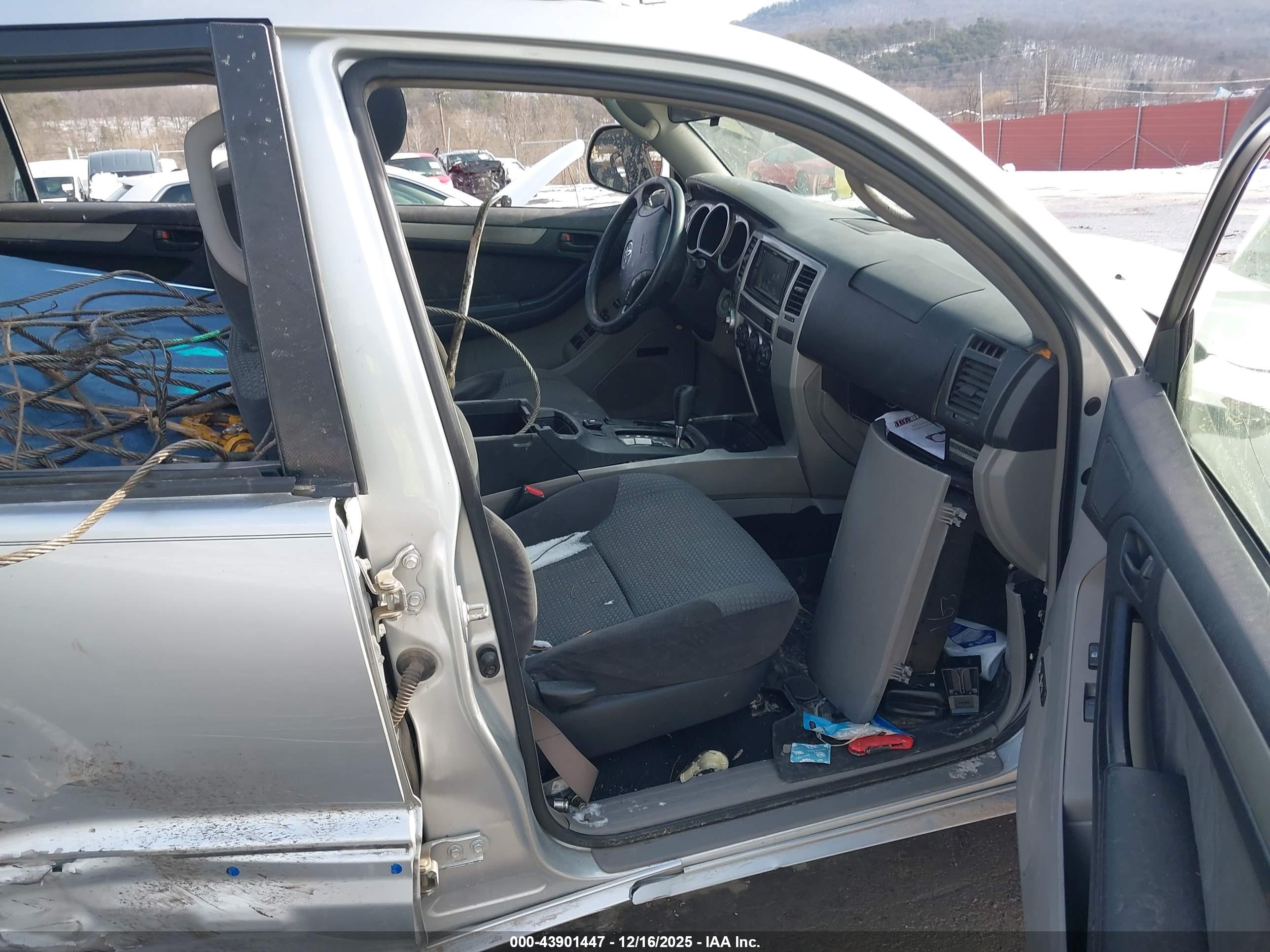 TOYOTA 4RUNNER image 5
