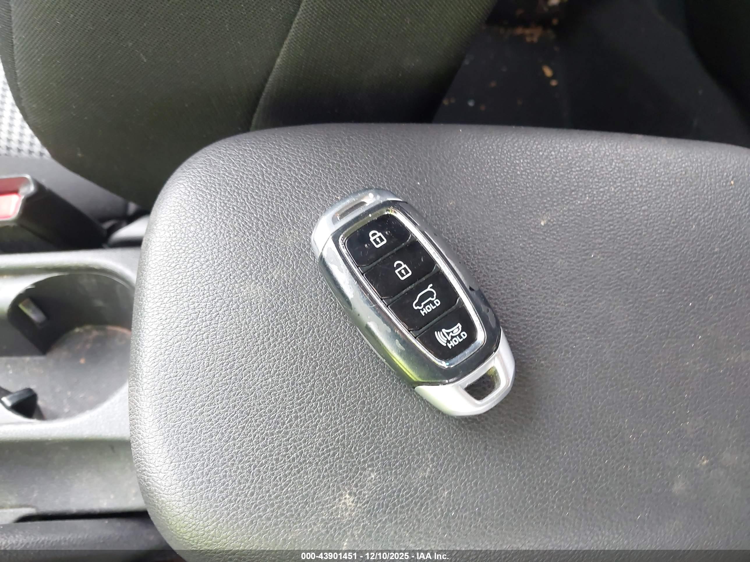 HYUNDAI KONA image 11