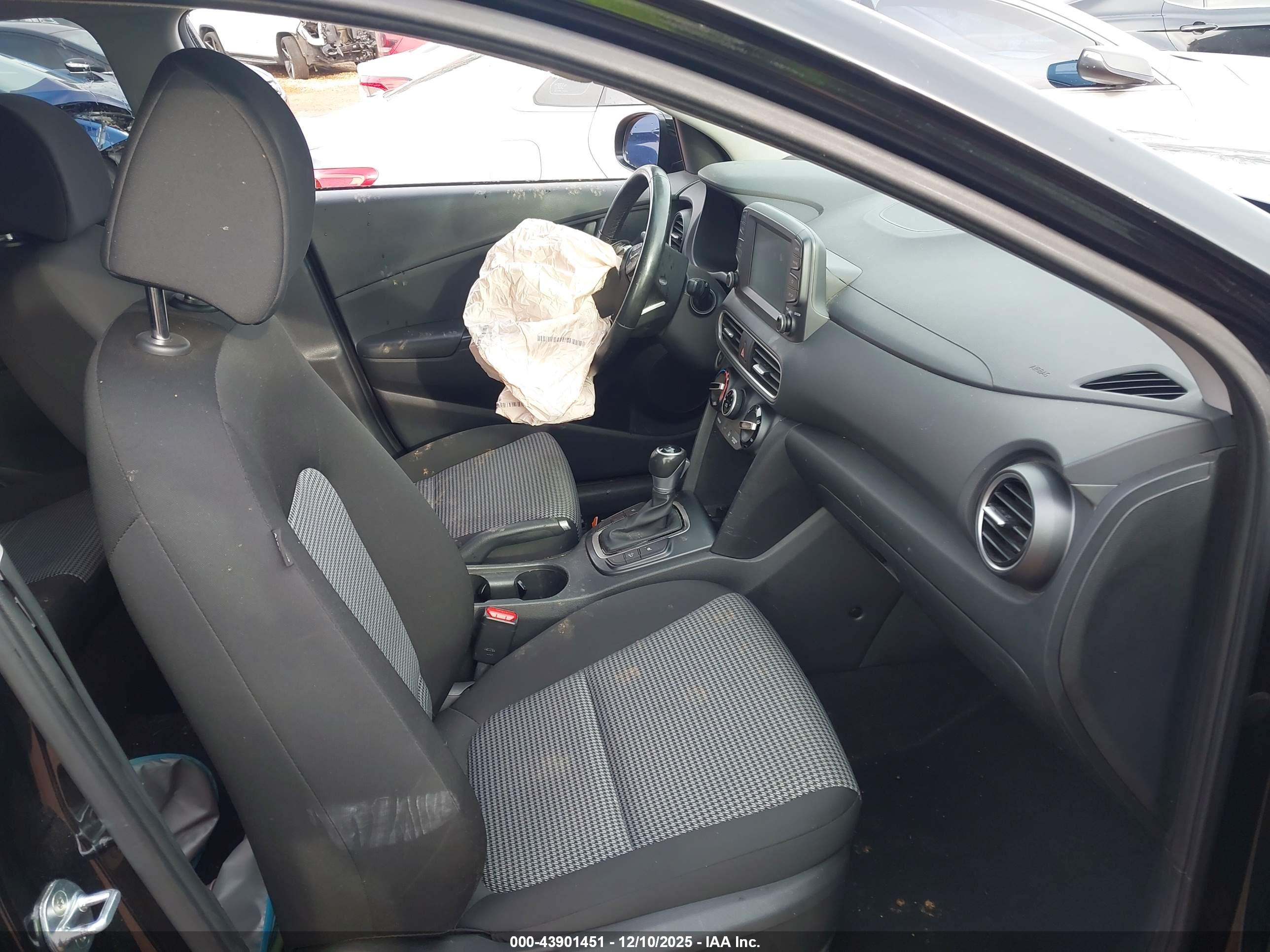 HYUNDAI KONA image 5