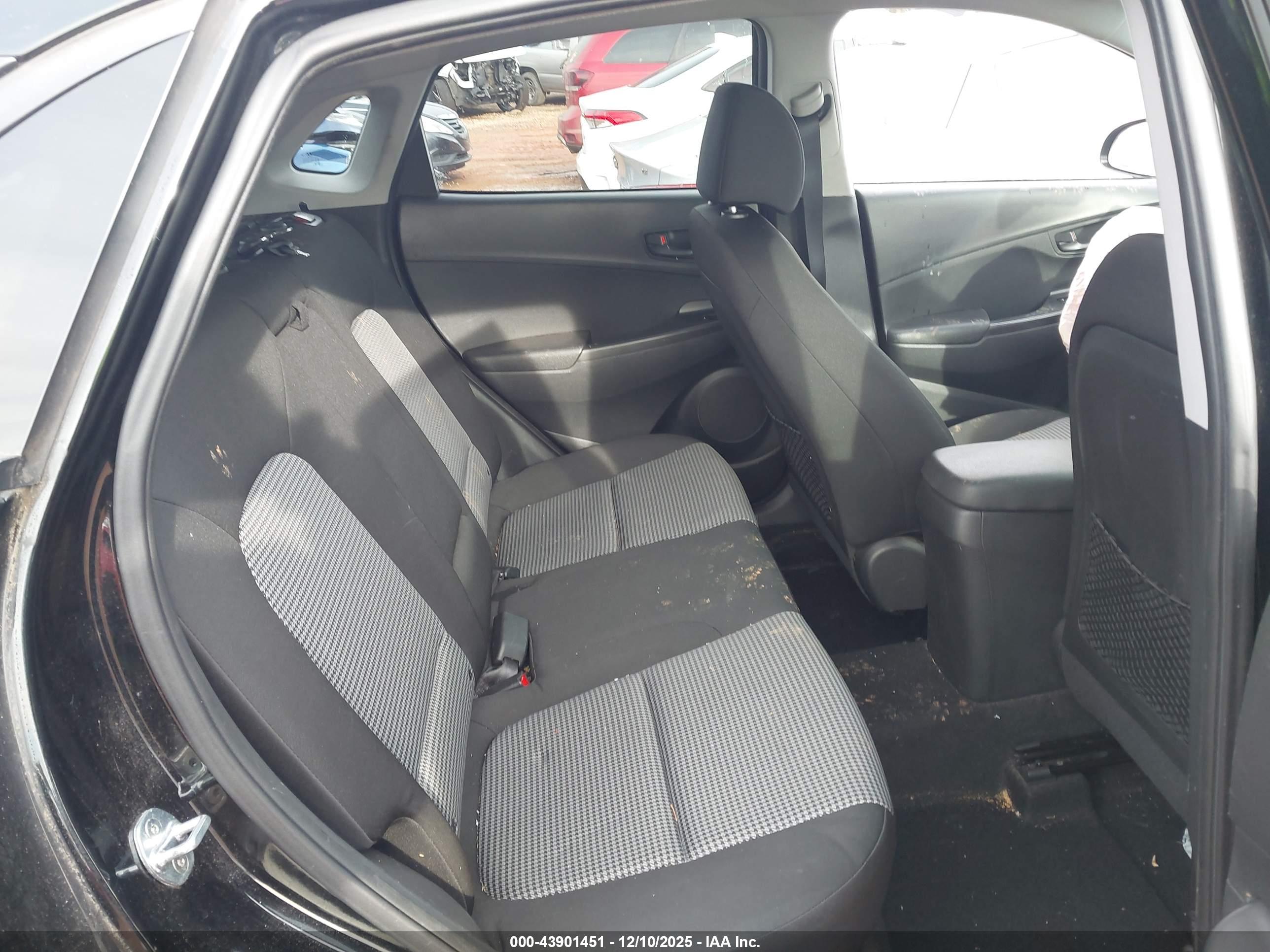 HYUNDAI KONA image 8