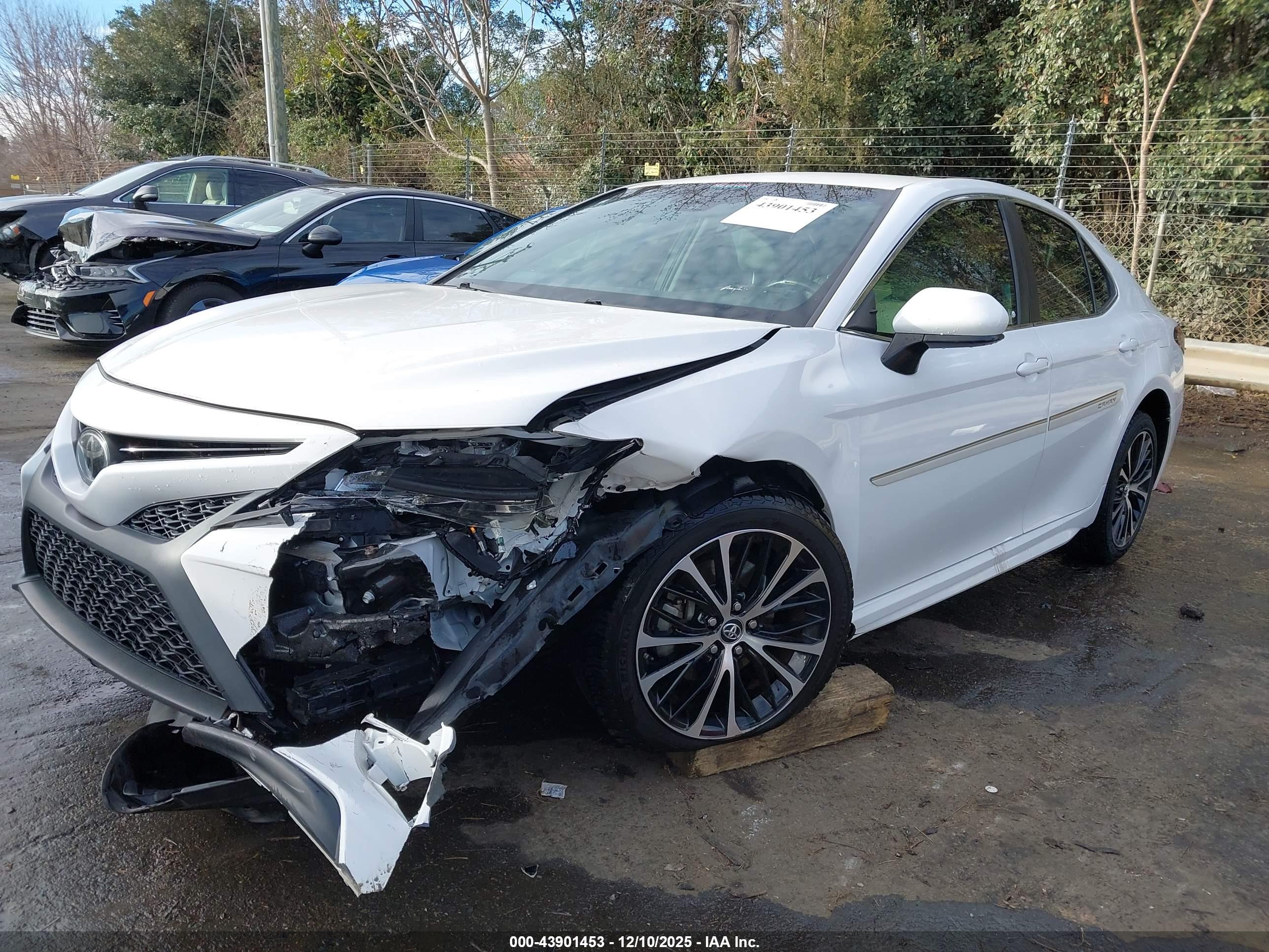 TOYOTA CAMRY image 2