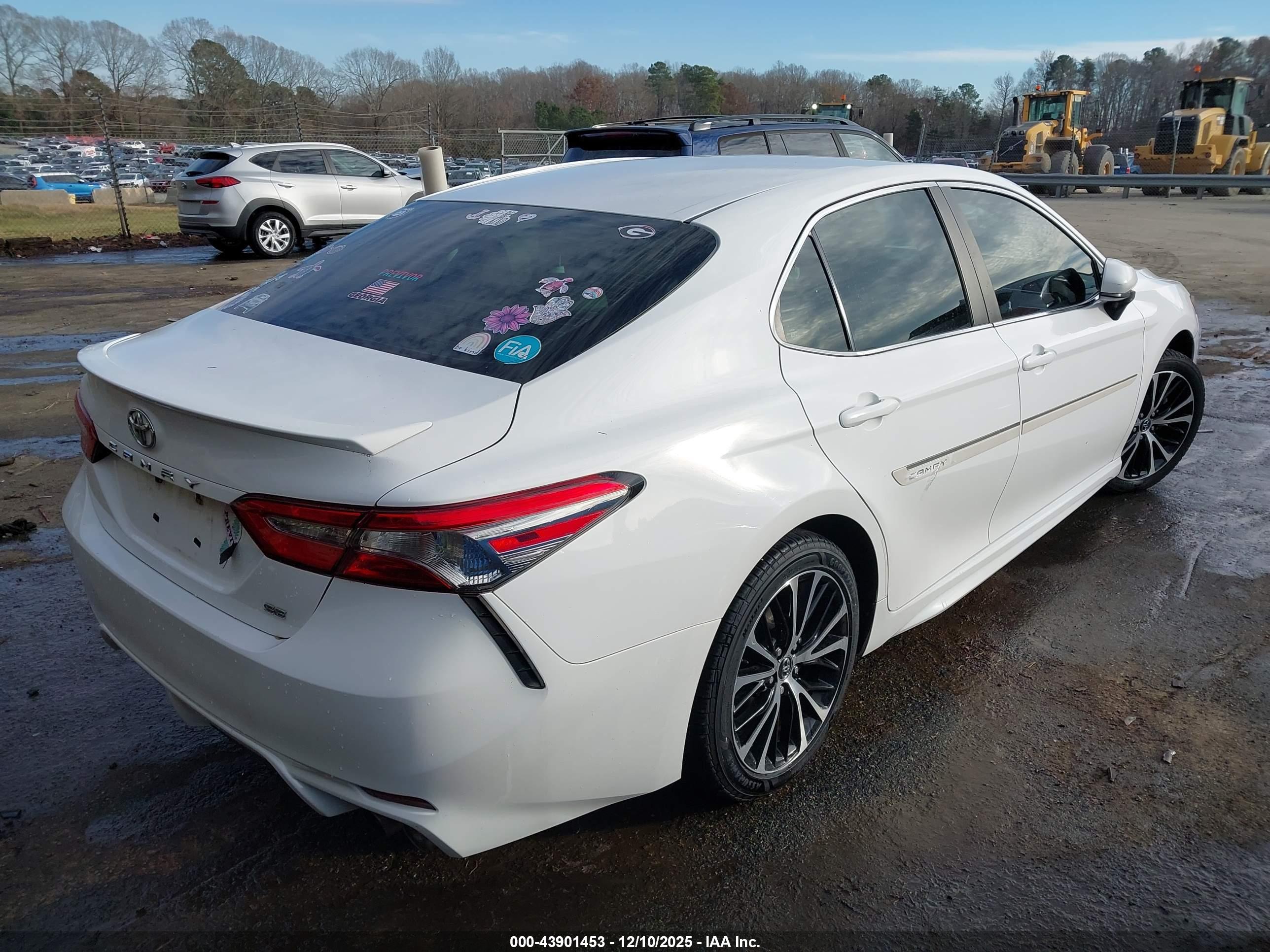 TOYOTA CAMRY image 4