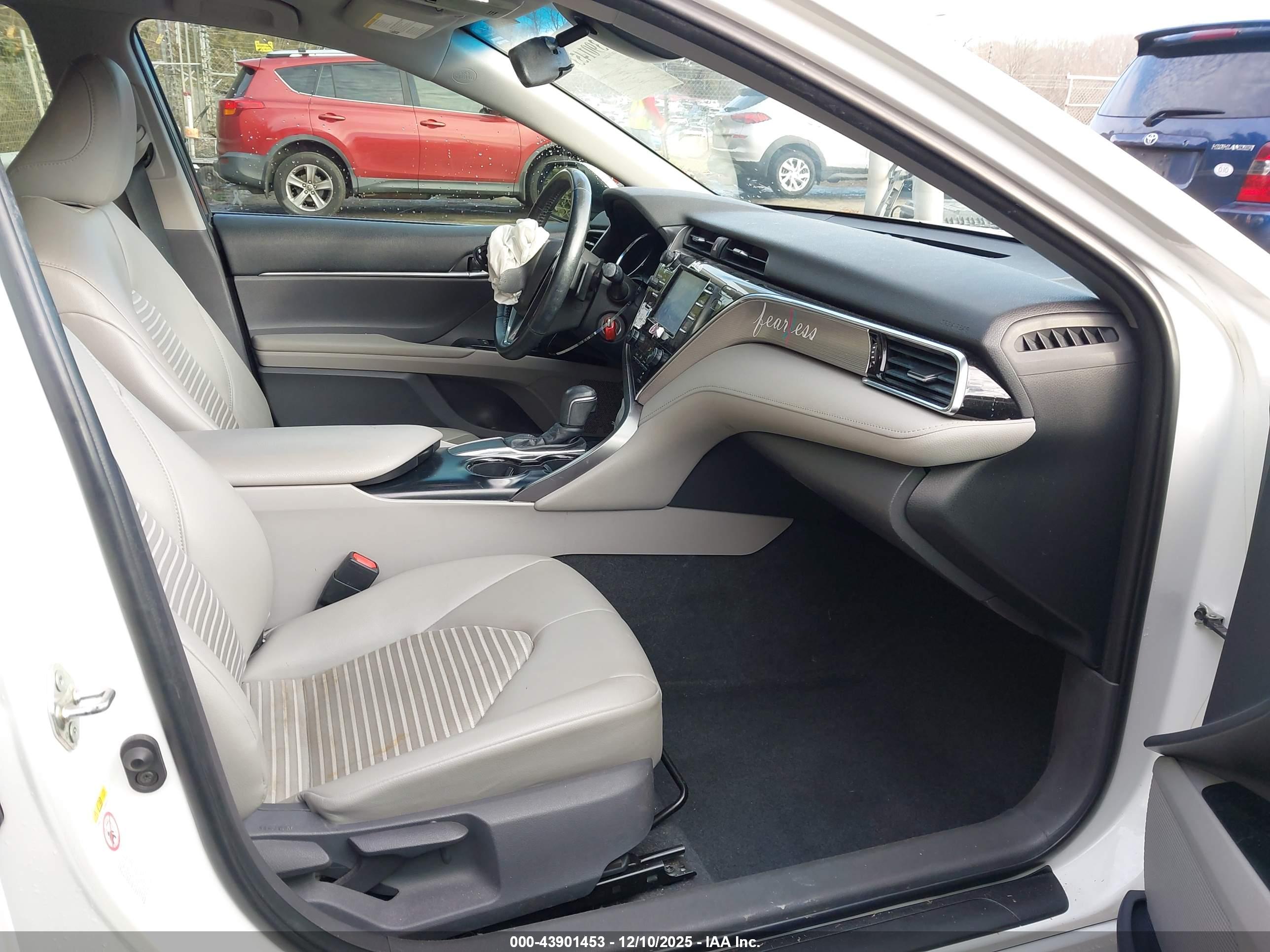 TOYOTA CAMRY image 5