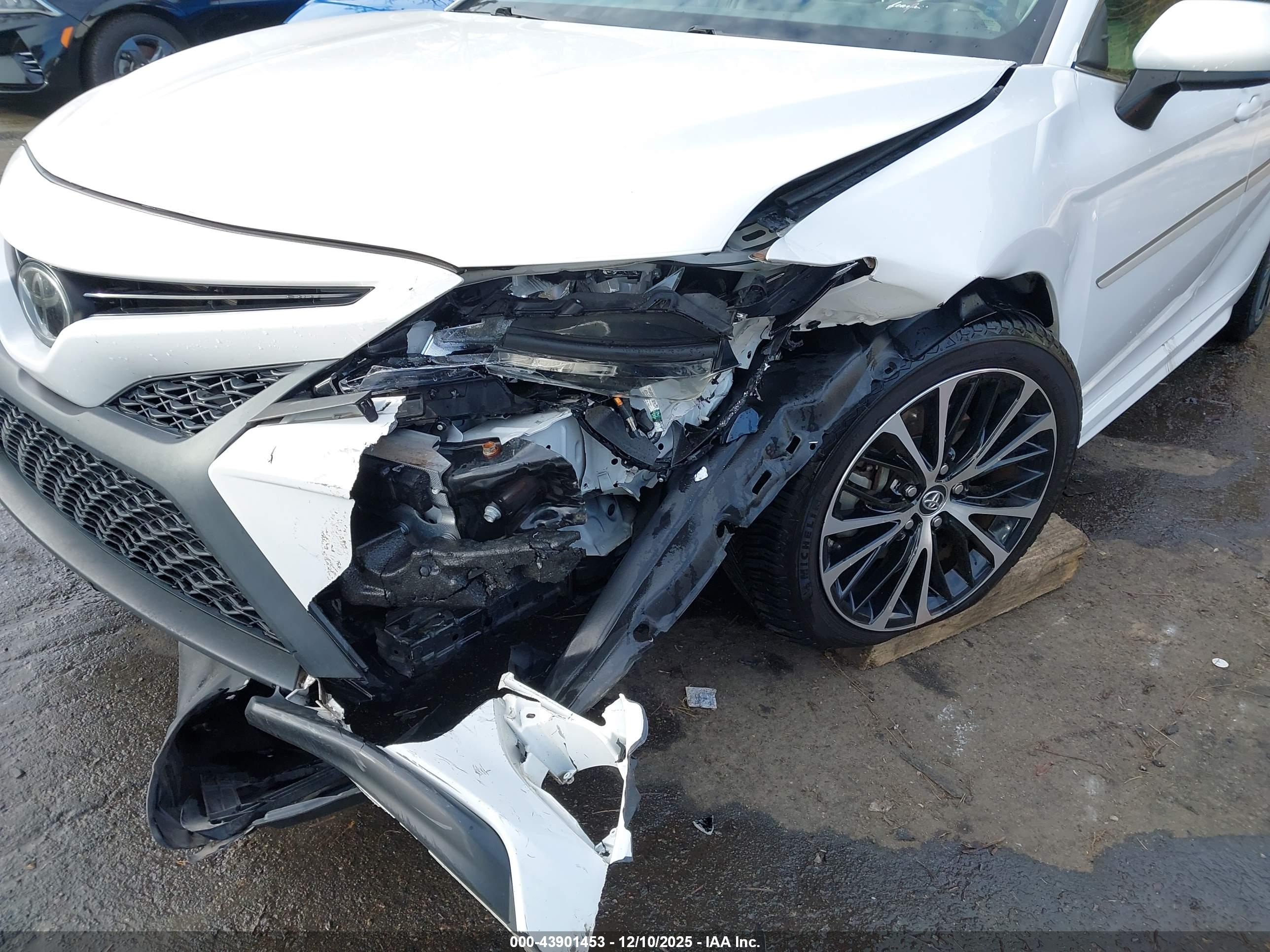 TOYOTA CAMRY image 6