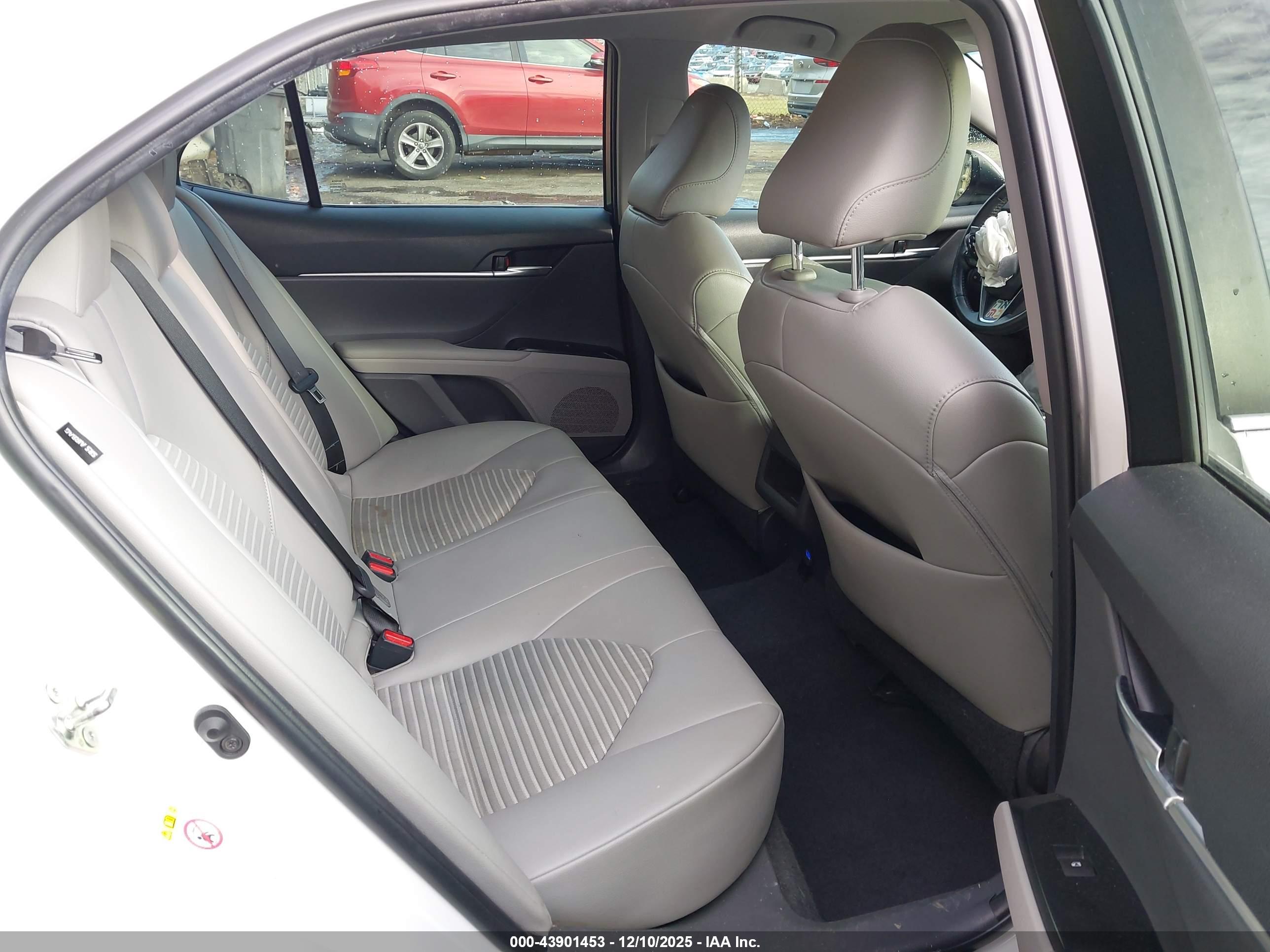 TOYOTA CAMRY image 8