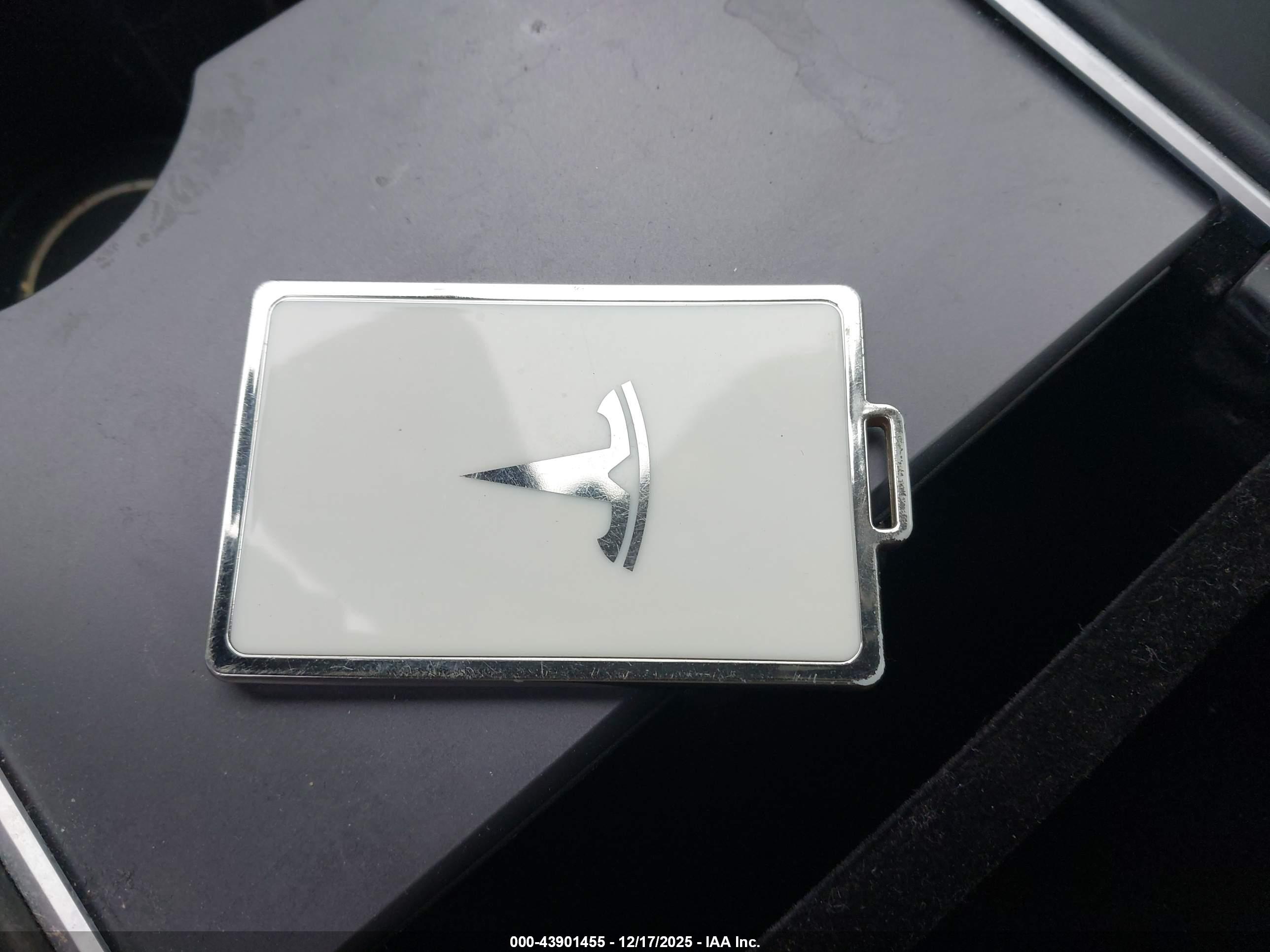 TESLA MODEL image 11