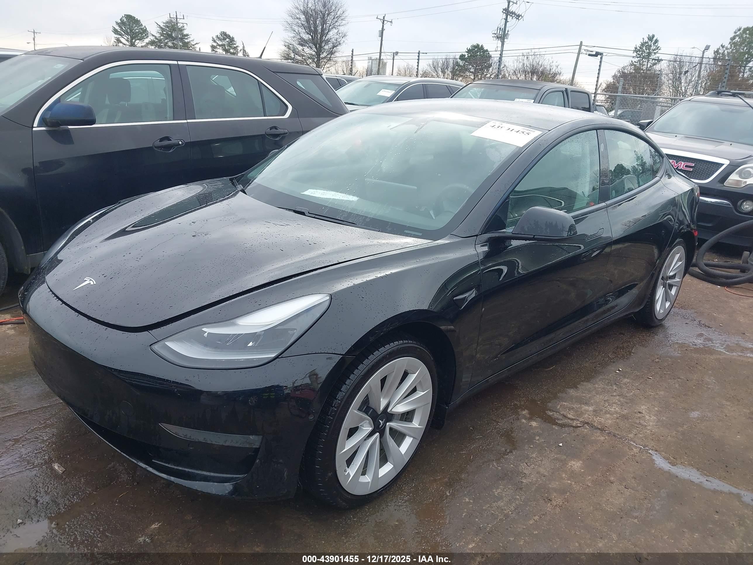 TESLA MODEL image 2