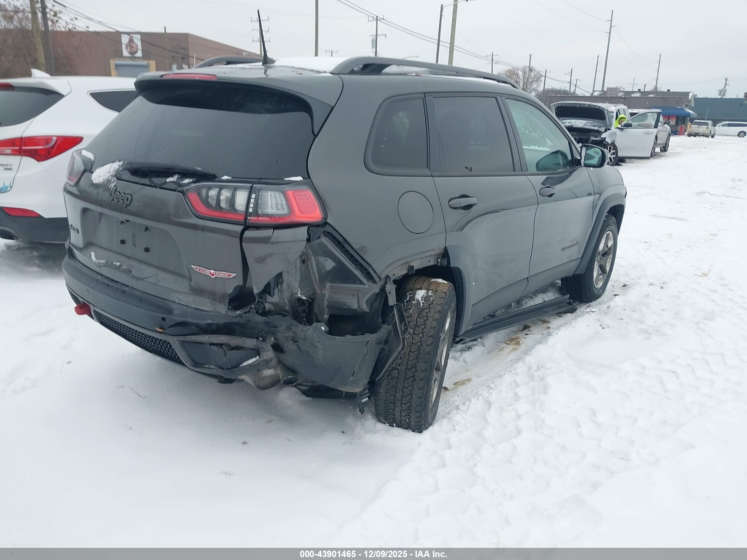 JEEP CHEROKEE image 4