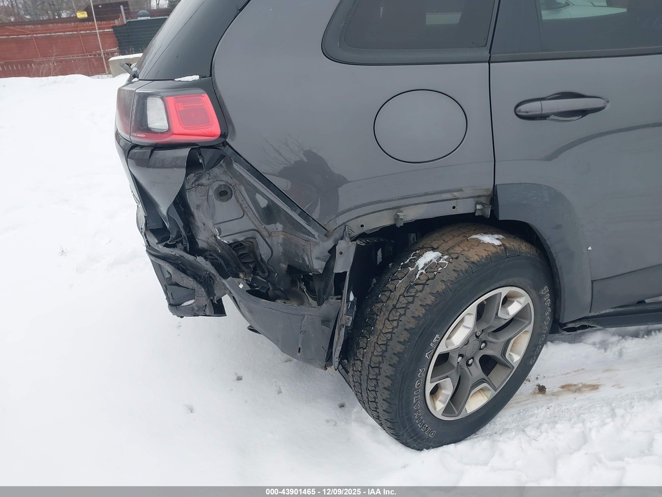 JEEP CHEROKEE image 6