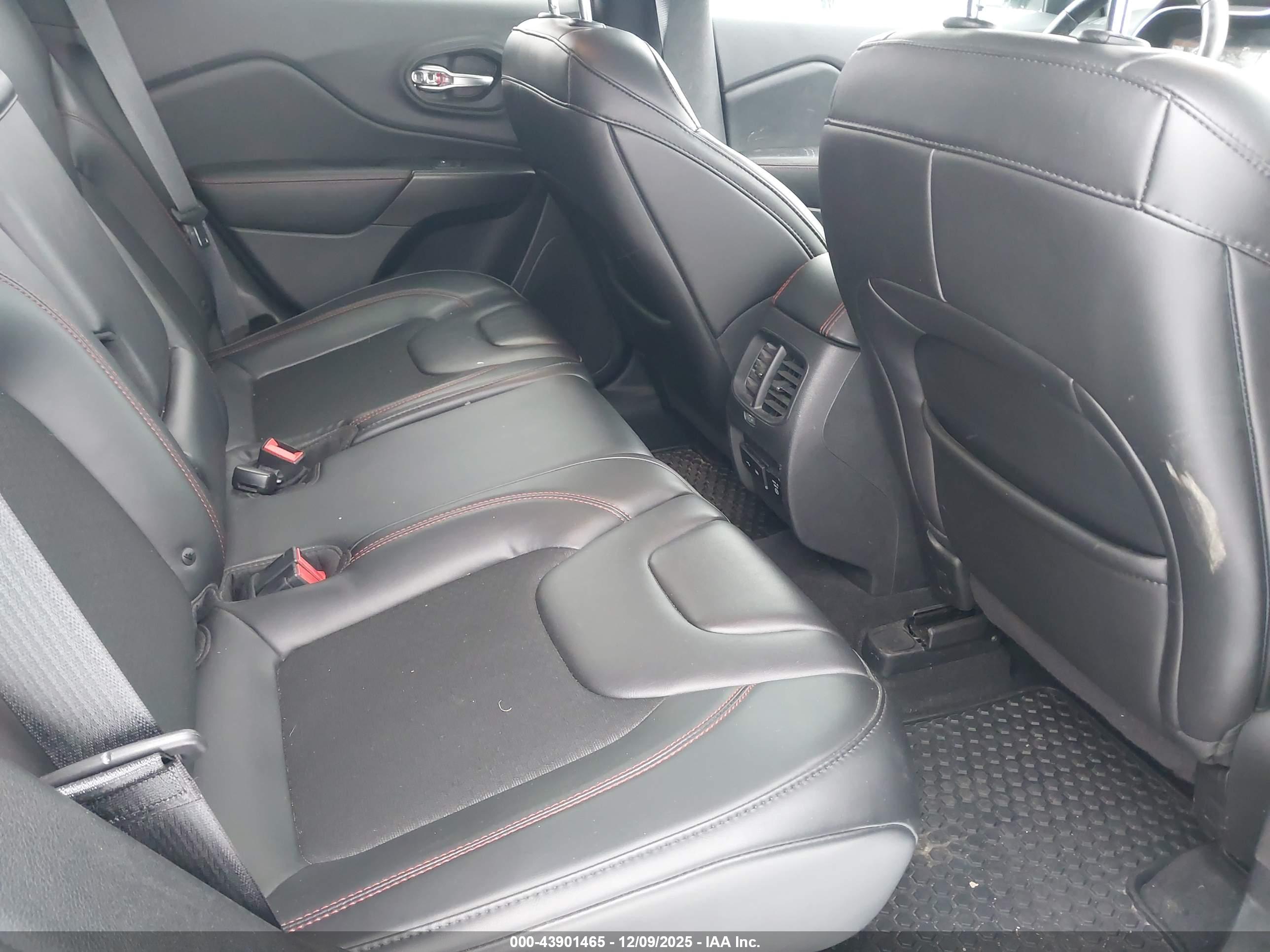 JEEP CHEROKEE image 8