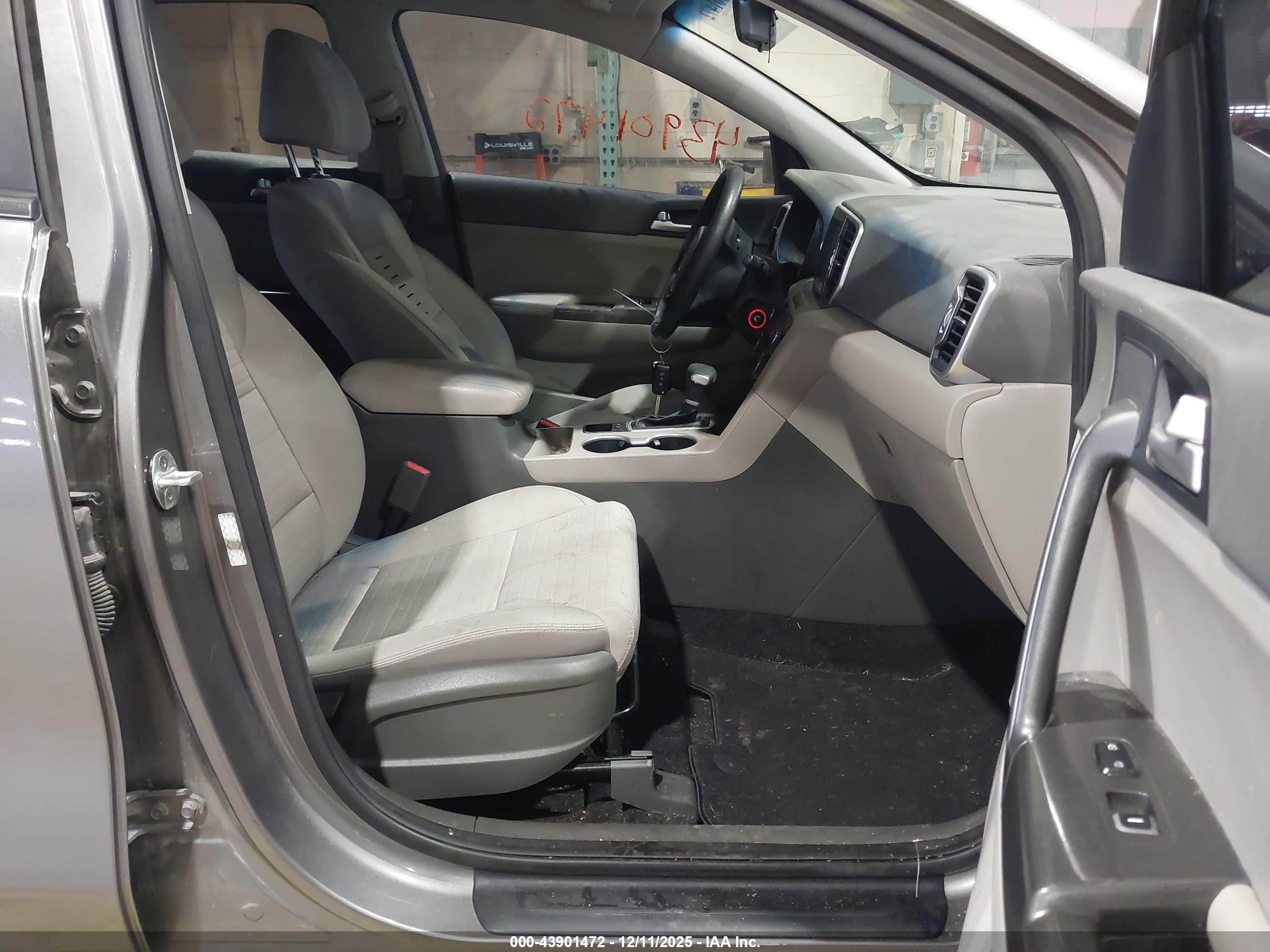 KIA SPORTAGE image 5