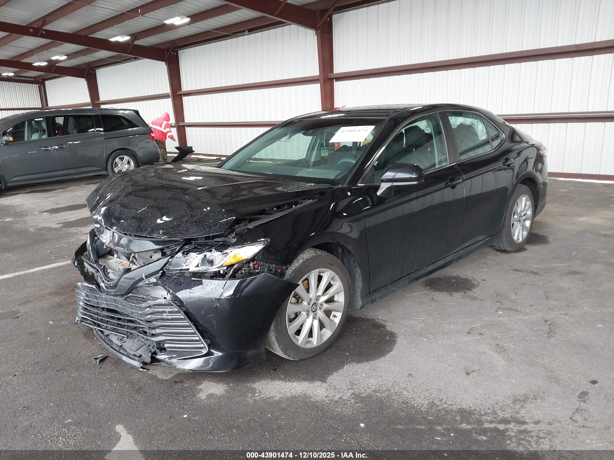 TOYOTA CAMRY image 2