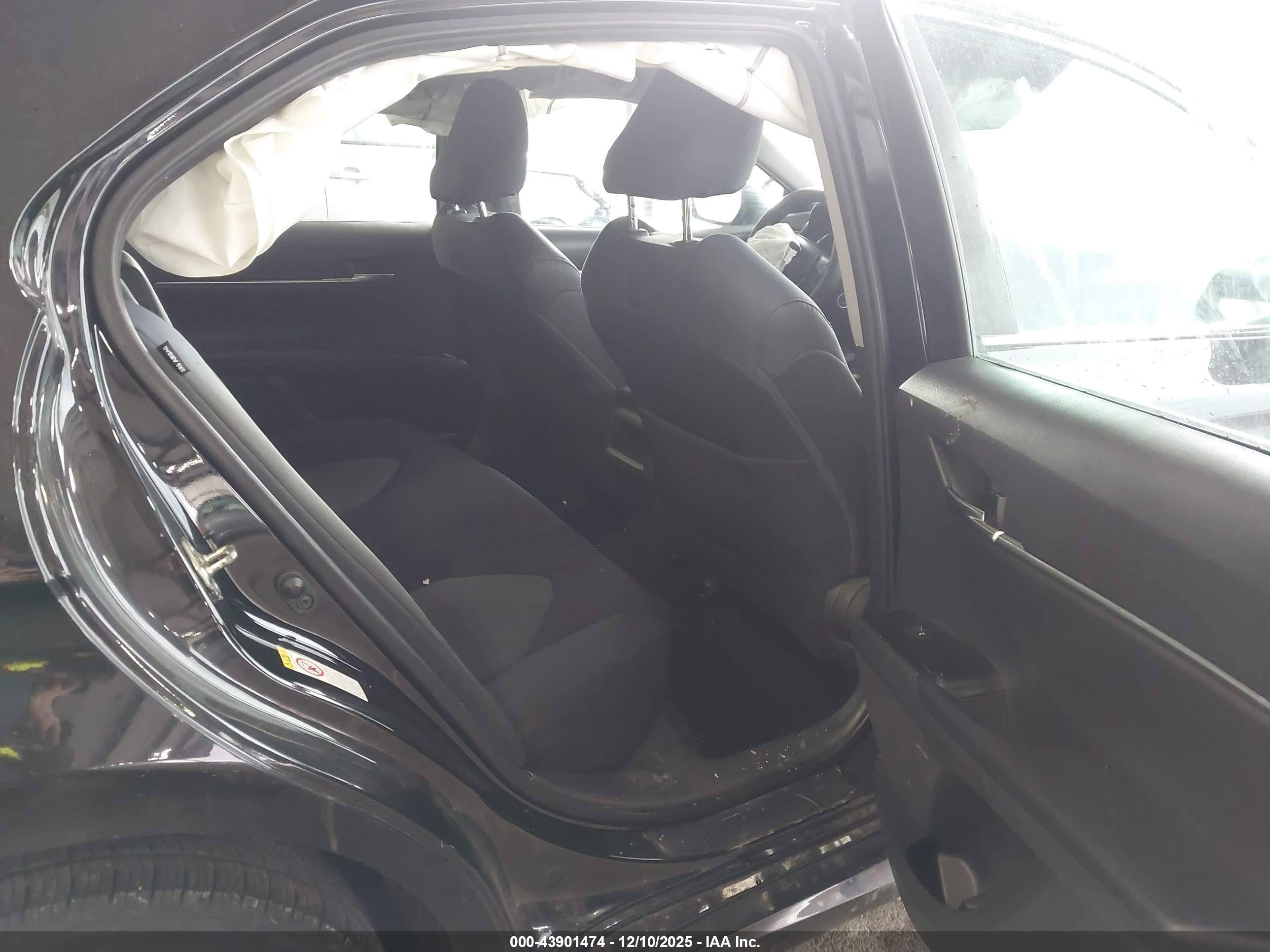 TOYOTA CAMRY image 8