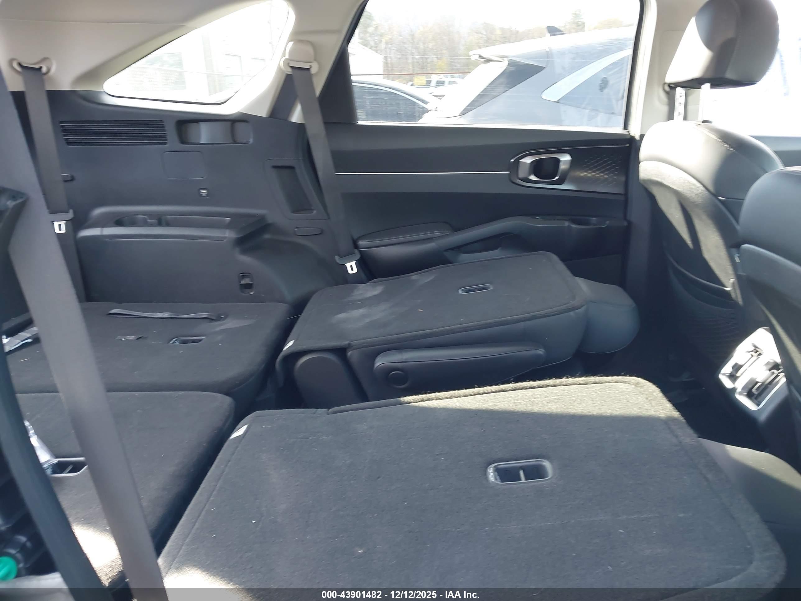 KIA SORENTO image 8