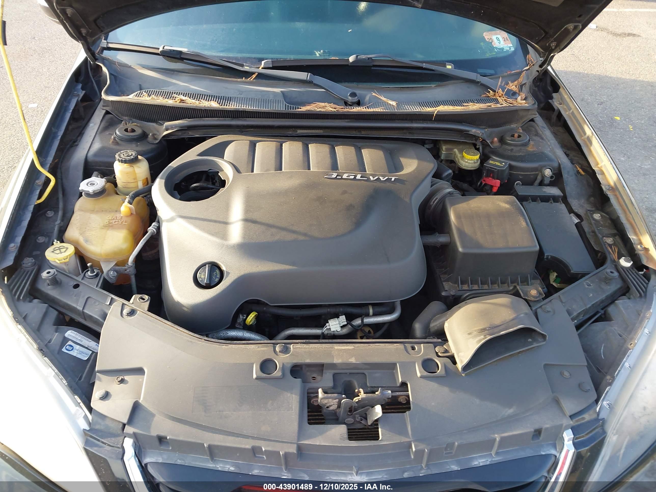 CHRYSLER 200 image 10