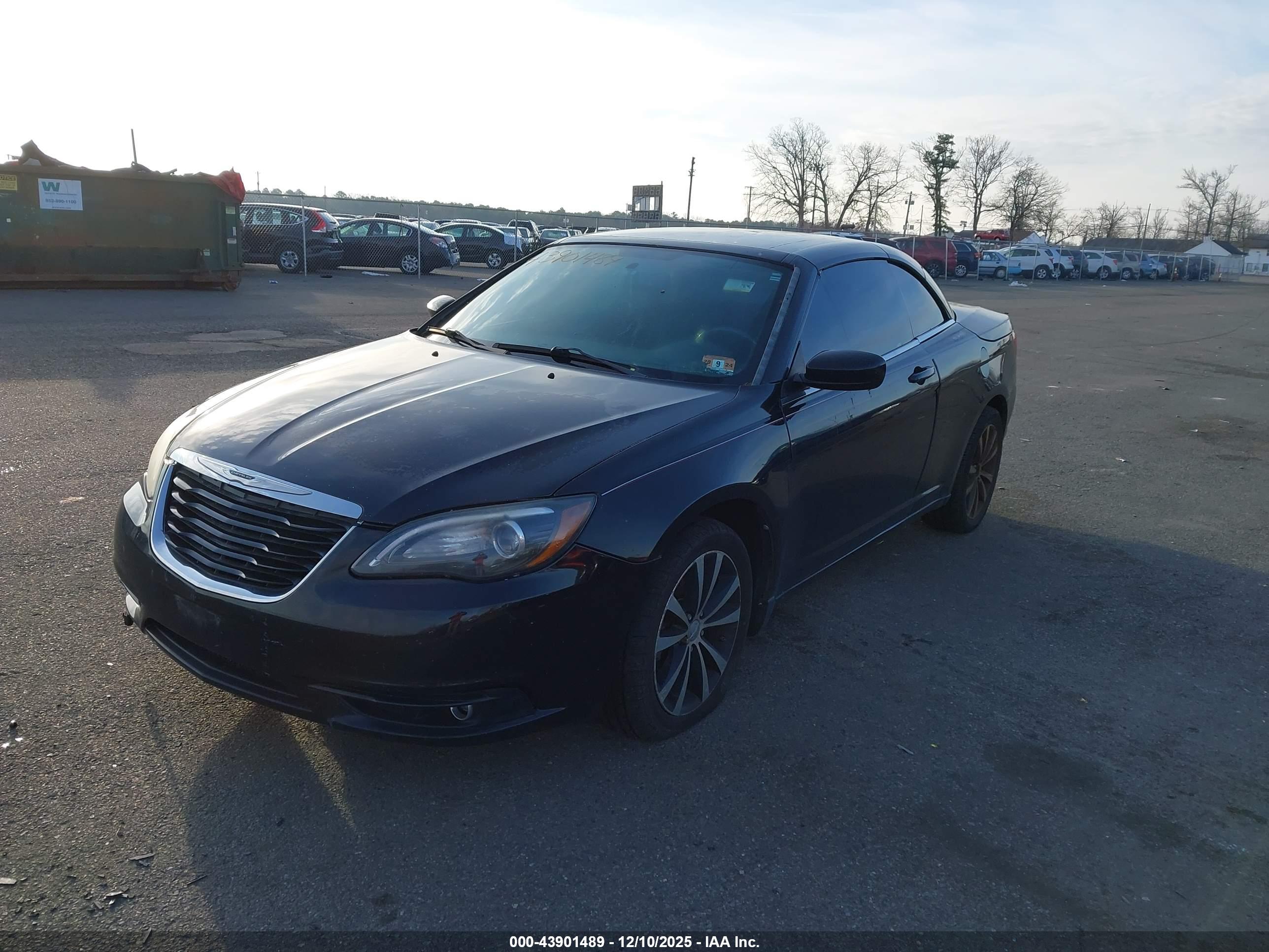 CHRYSLER 200 image 2