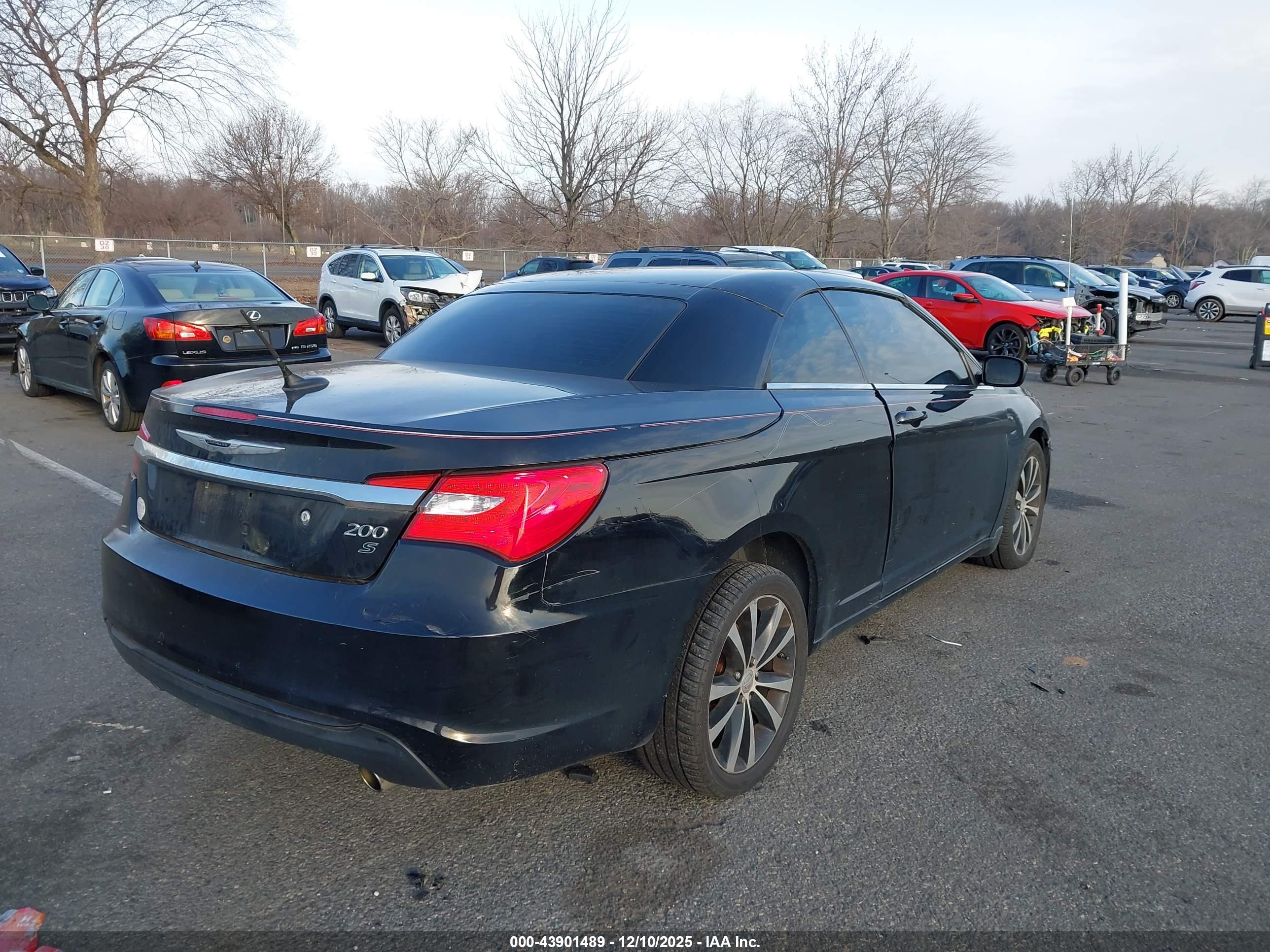CHRYSLER 200 image 4