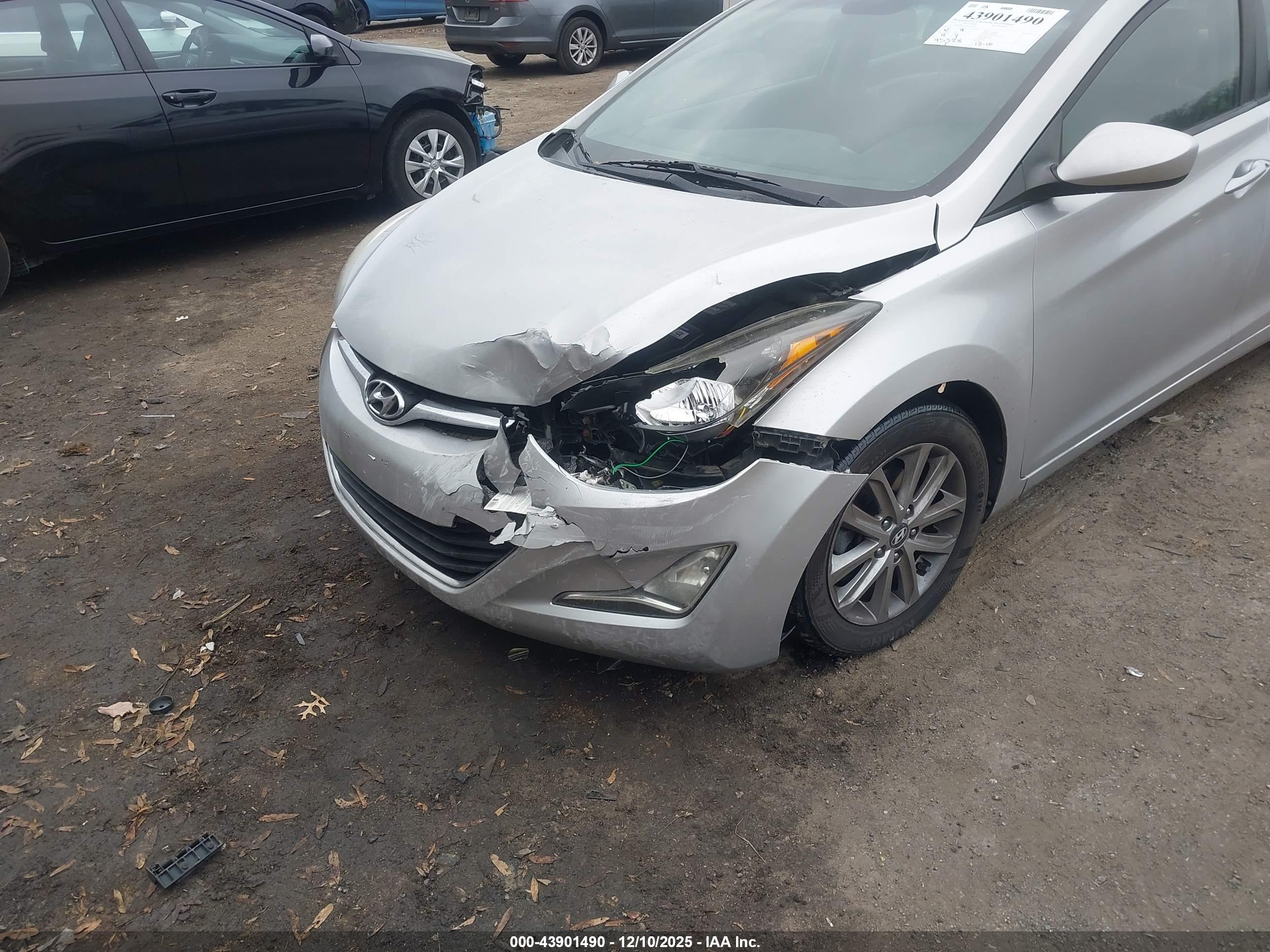 HYUNDAI ELANTRA image 6