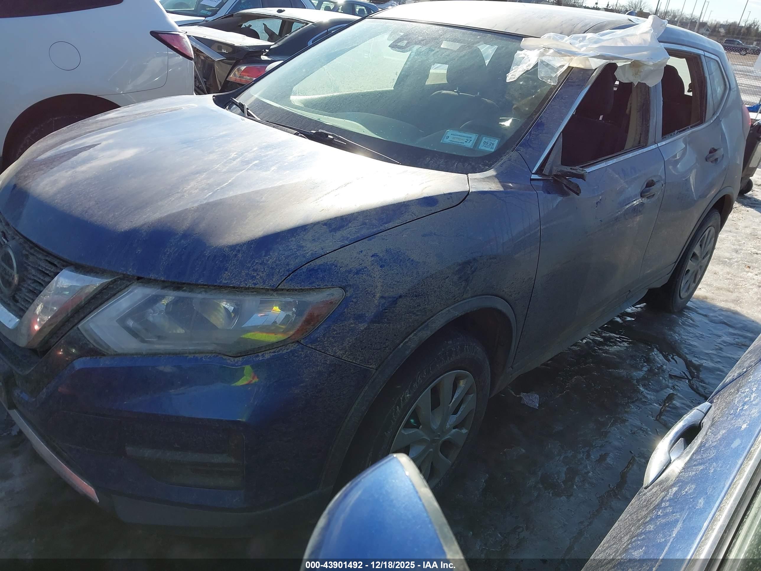 NISSAN ROGUE image 2