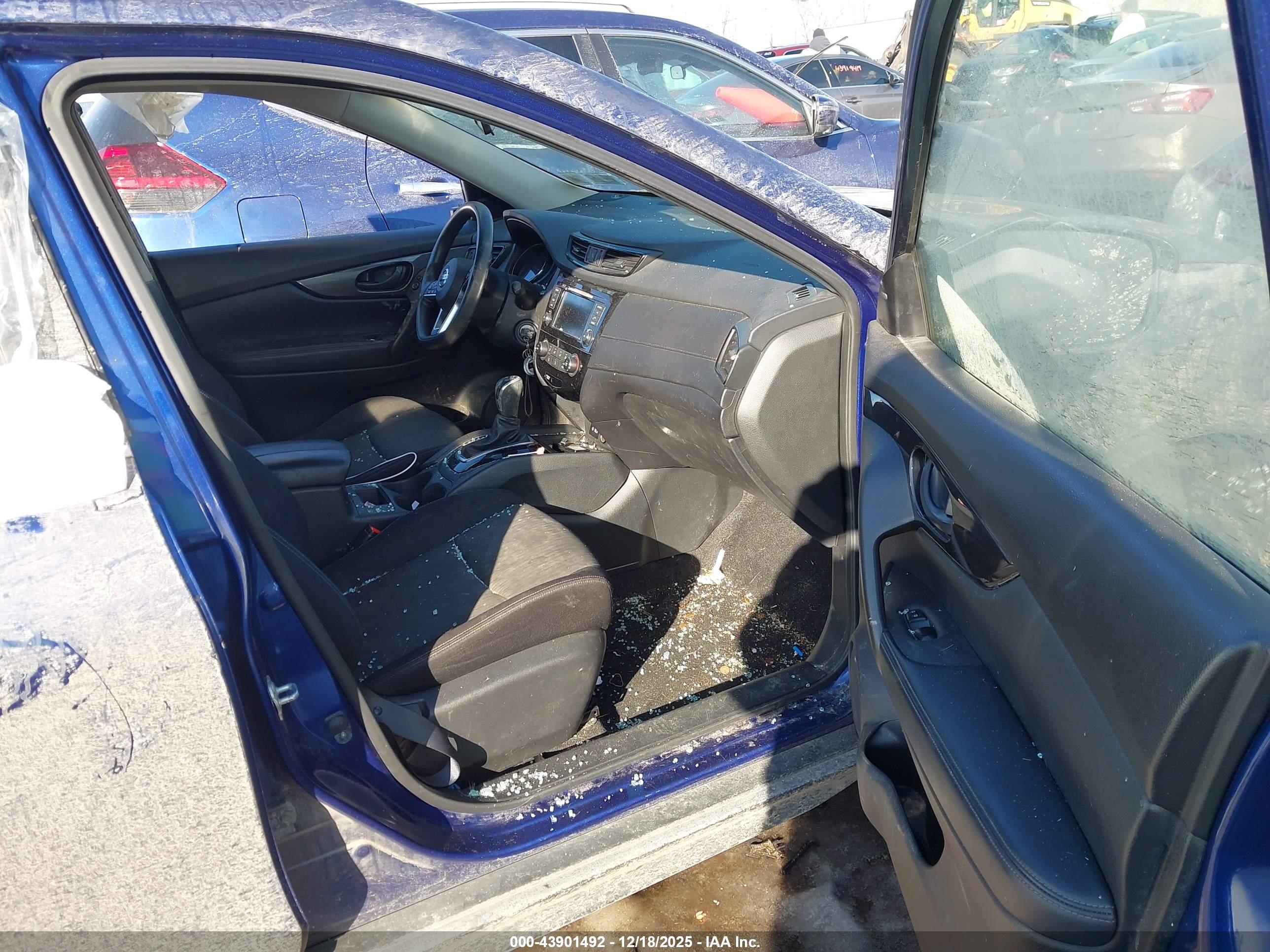 NISSAN ROGUE image 5