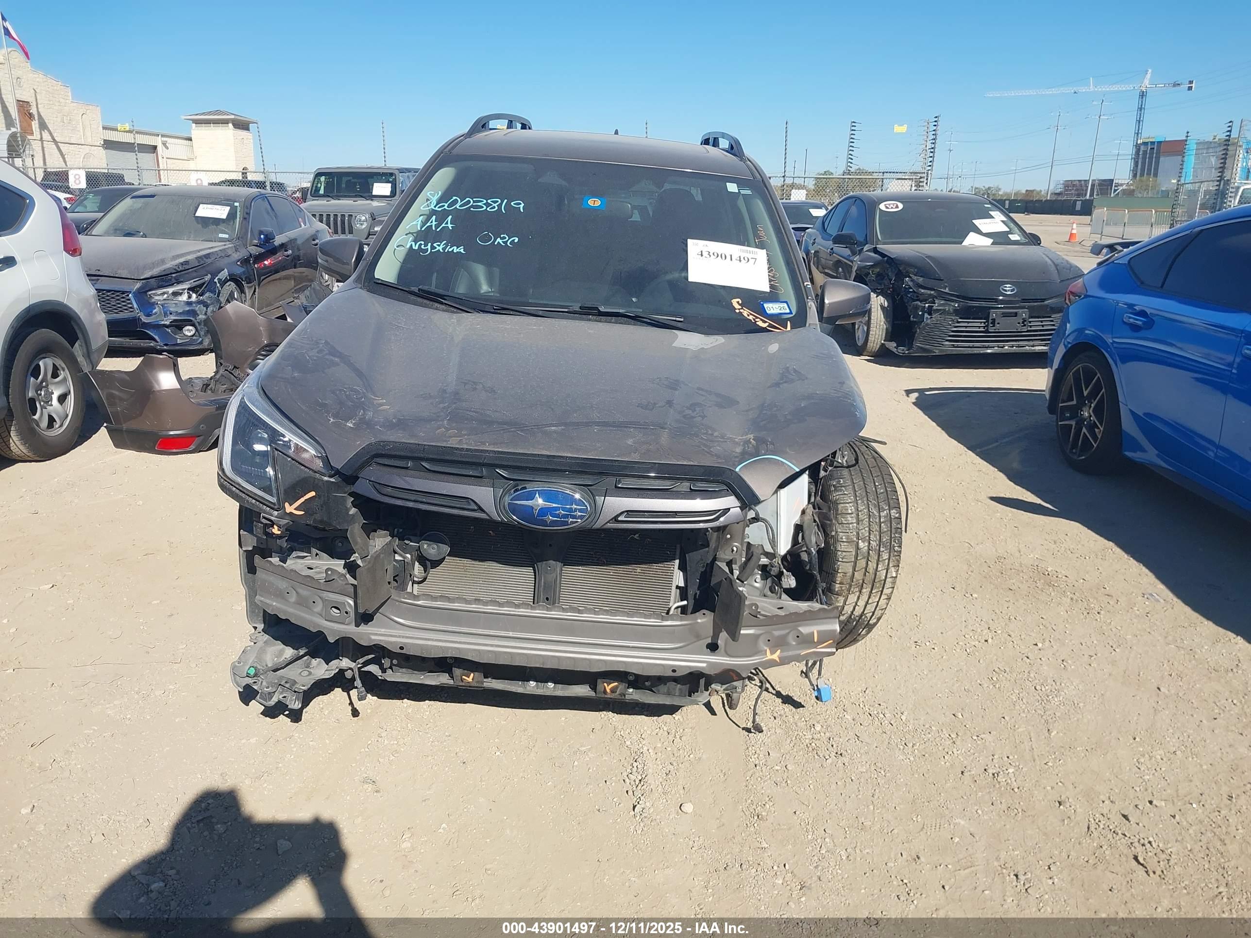 SUBARU FORESTER image 6