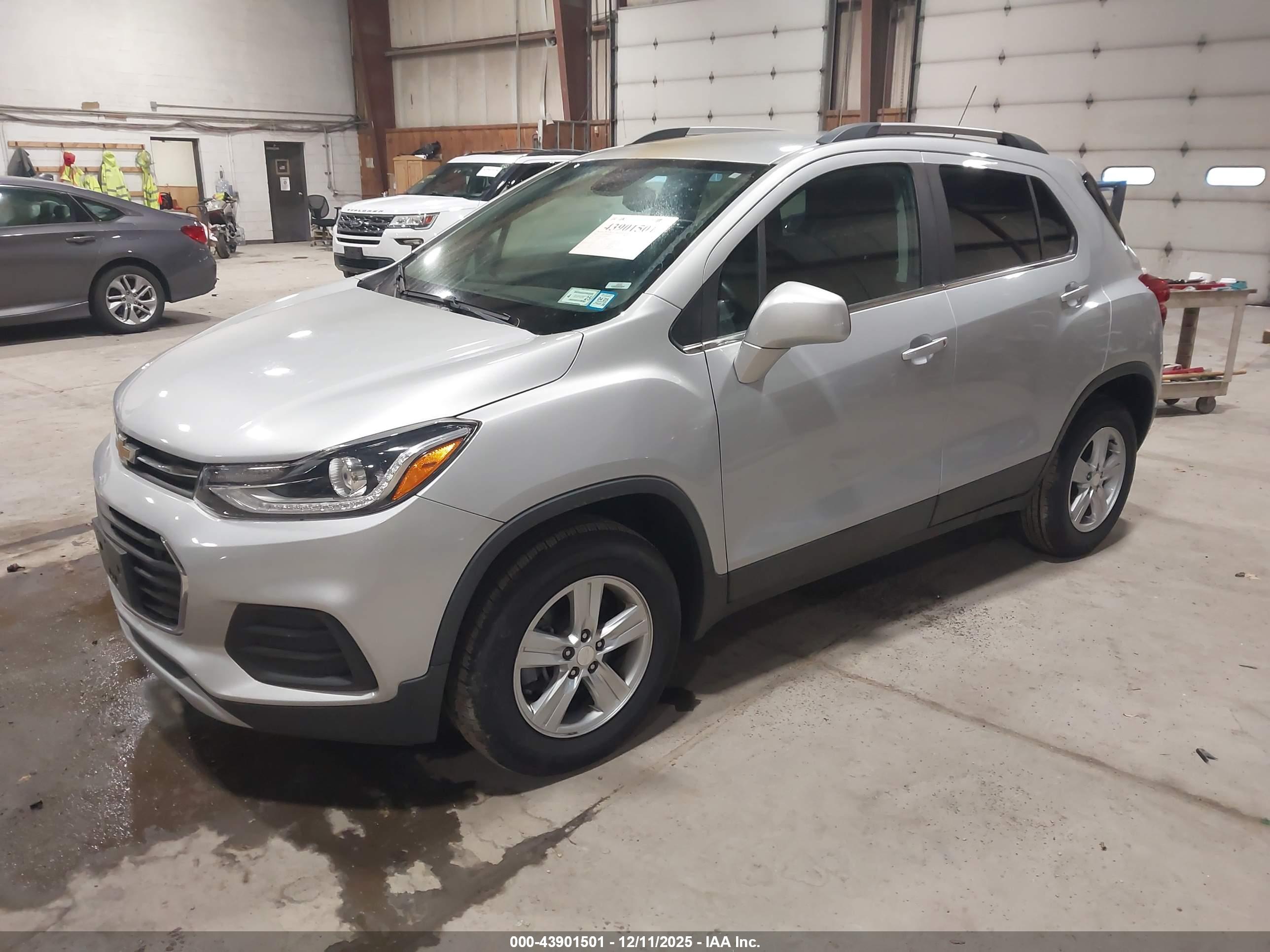 CHEVROLET TRAX image 2