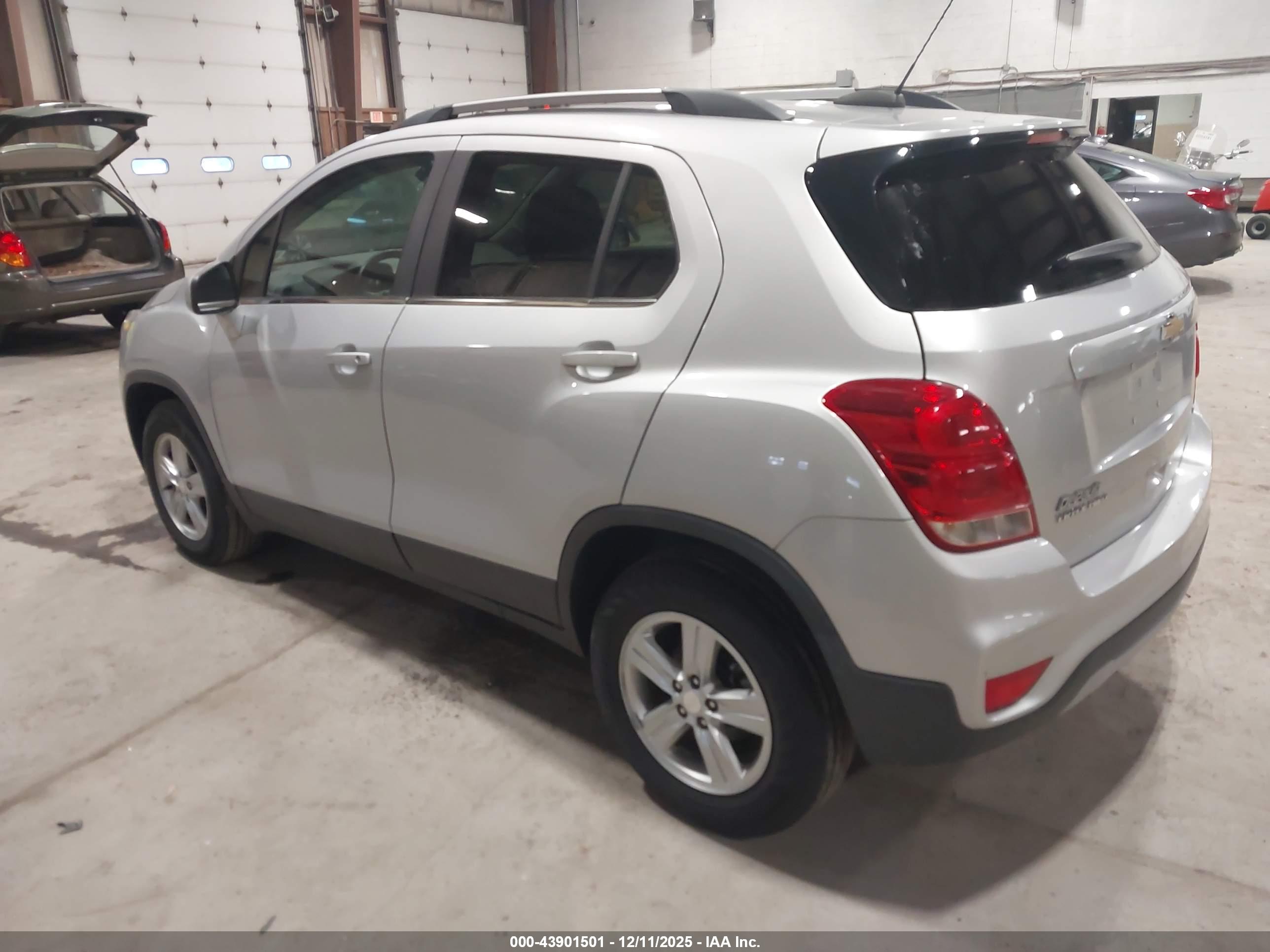 CHEVROLET TRAX image 3