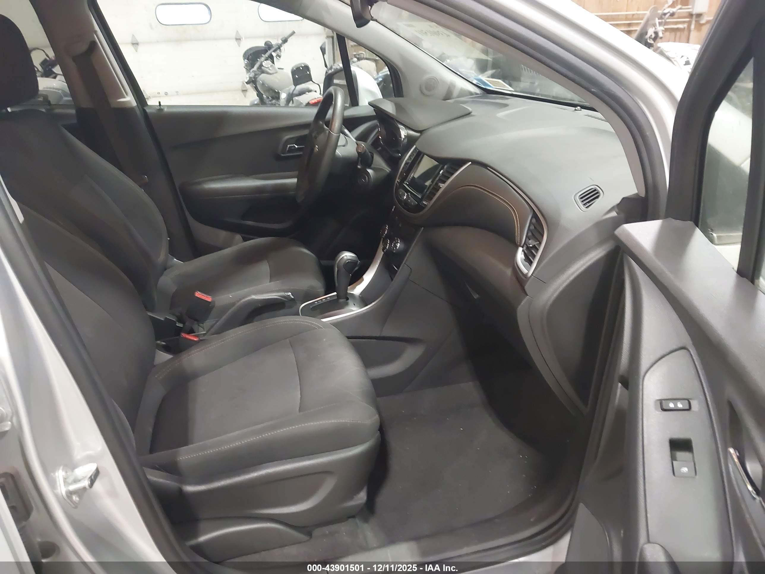 CHEVROLET TRAX image 5