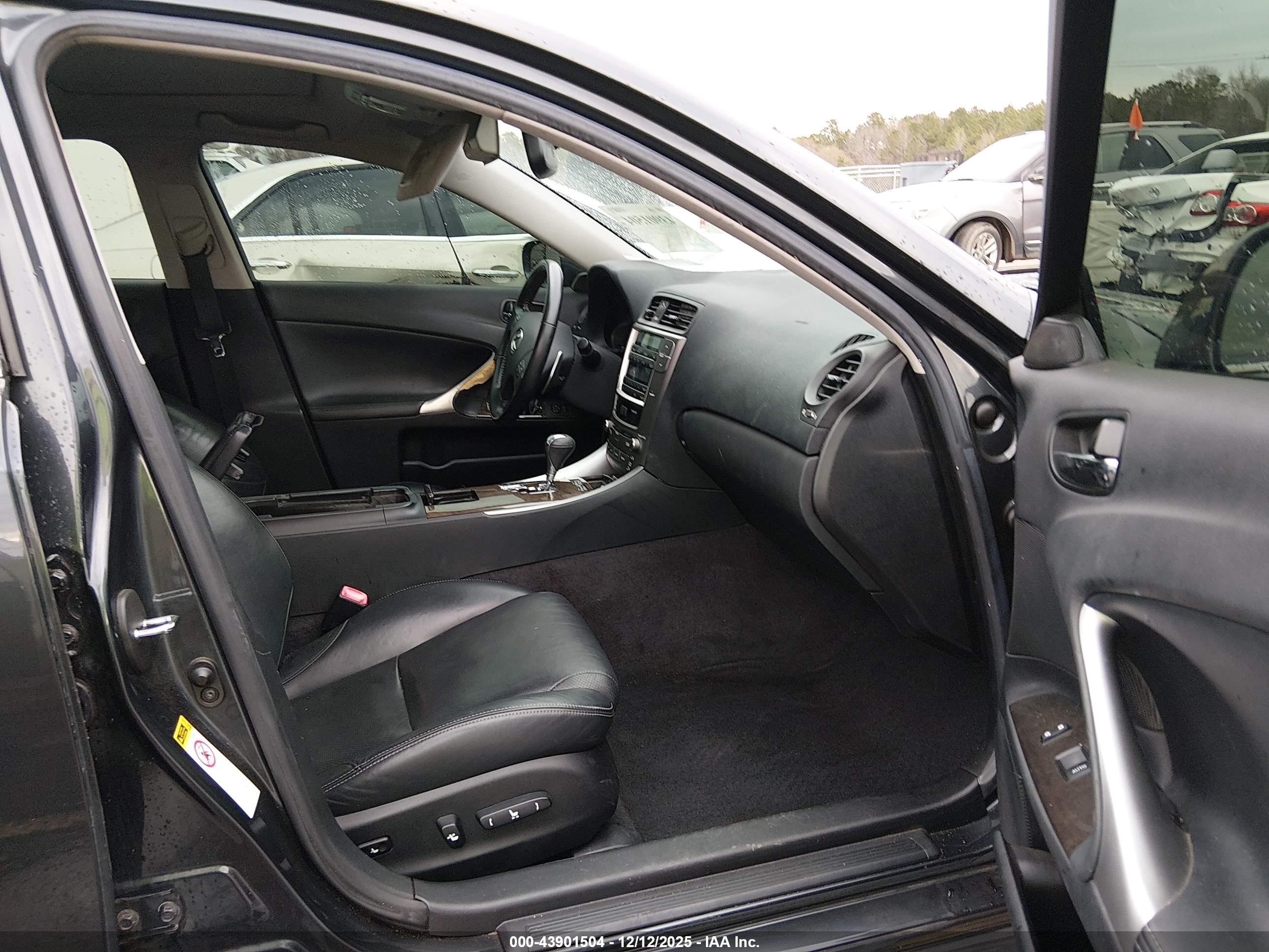 LEXUS IS image 5